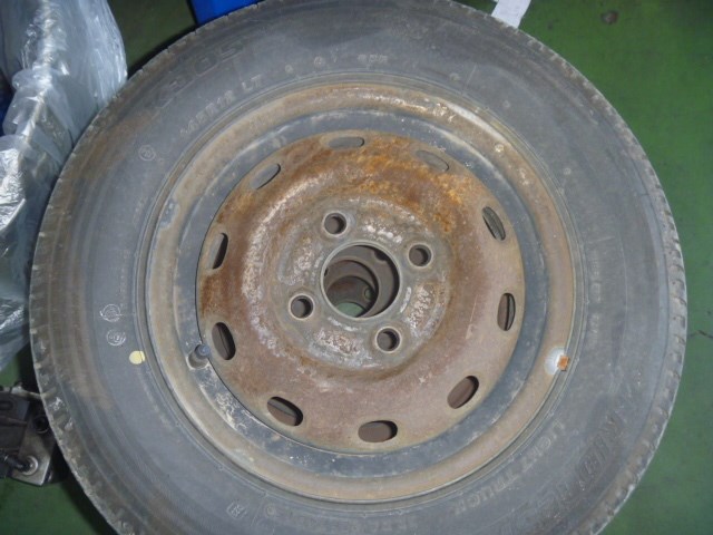 お仕事車も 気分一新 スバル サンバー タイヤ タイヤ タイヤ ホイール交換 店舗日記 コクピット 麻生 車のカスタマイズにかかわるスタッフより