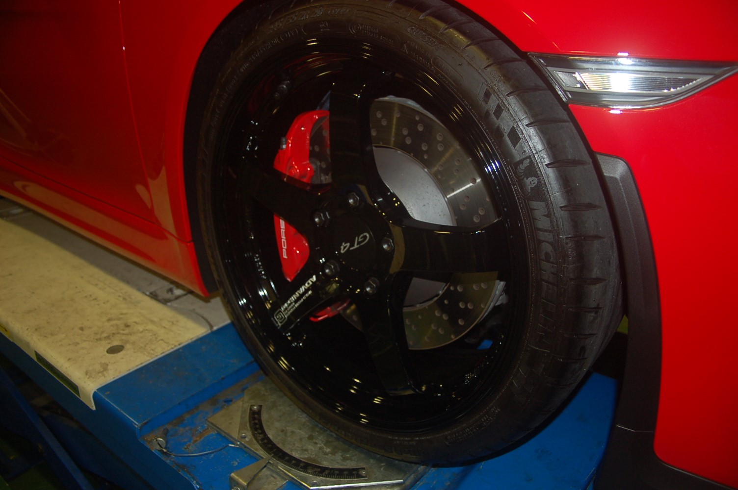 ケイマンgt4 ホイール交換 車高調整 アライメント ポルシェ ホイール ホイール 4輪トータルアライメント測定 調整 Staff日記 コクピット さつま貝塚 車のカスタマイズにかかわるスタッフより