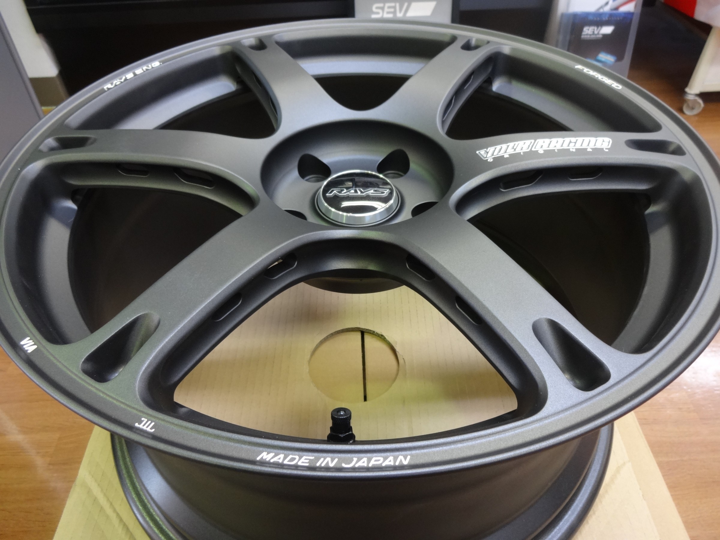 レイズ　VOLK RACING TE037 6061 19インチ　ホイールセット Rays Volk Racing TE037 6061 Wheel - Single - Dark Gunmetal
