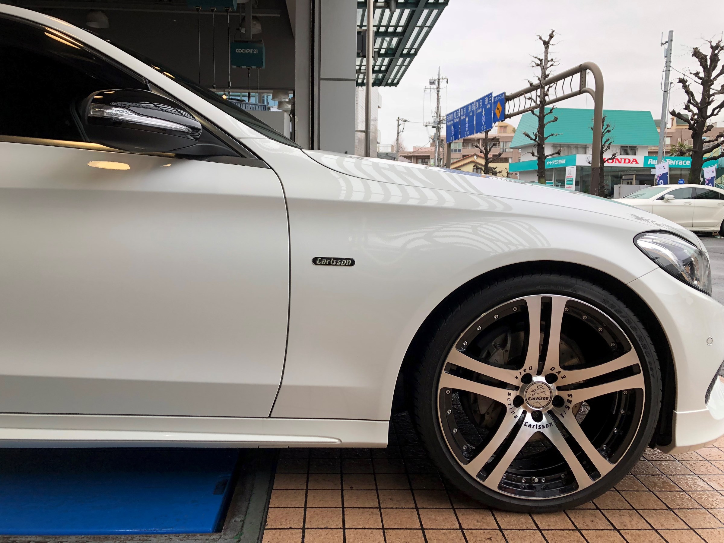 W205 Cクラス カールソン フロントリップ装着 | スタッフ日記