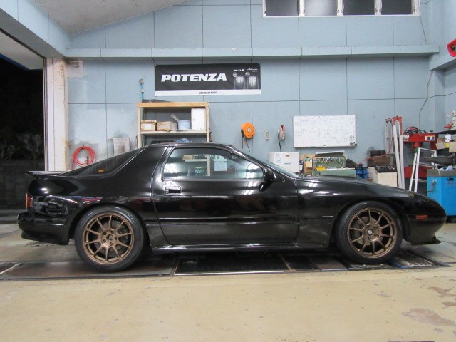 純正も良かったんですが やっぱり マツダ Rx 7 店長アサコのブログ コクピット 55 車のカスタマイズにかかわるスタッフより