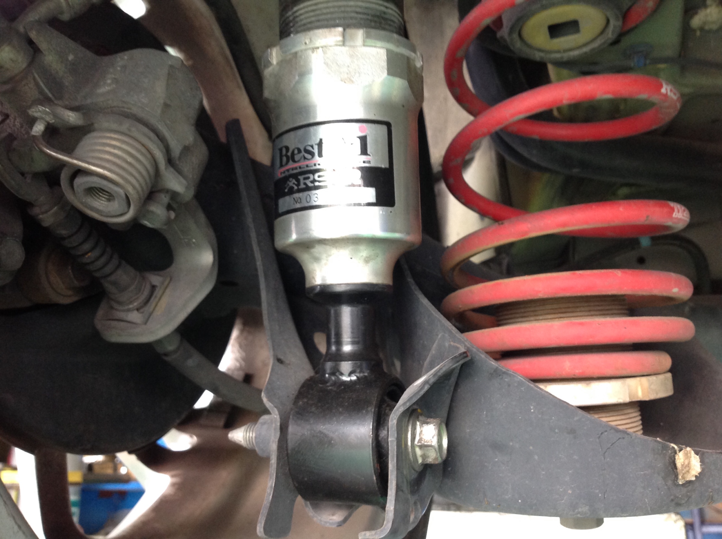 フィット リアショックブッシュ交換 テクニカルショーケース コクピット 前橋 お店の得意技紹介