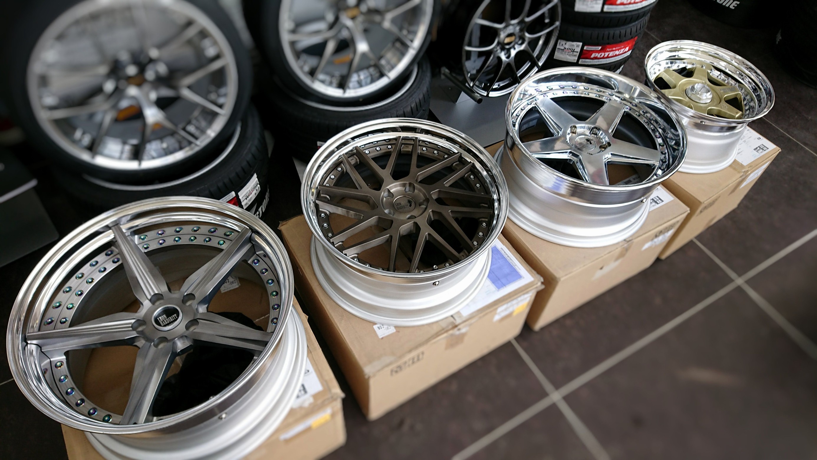 Super Star スーパースター Leon Hardiritt Chevlon Racing の新作ホイールが登場 ホイール タイヤ タイヤ ホイール交換 フィールの日記 スタイルコクピット フィール 車のカスタマイズにかかわるスタッフより