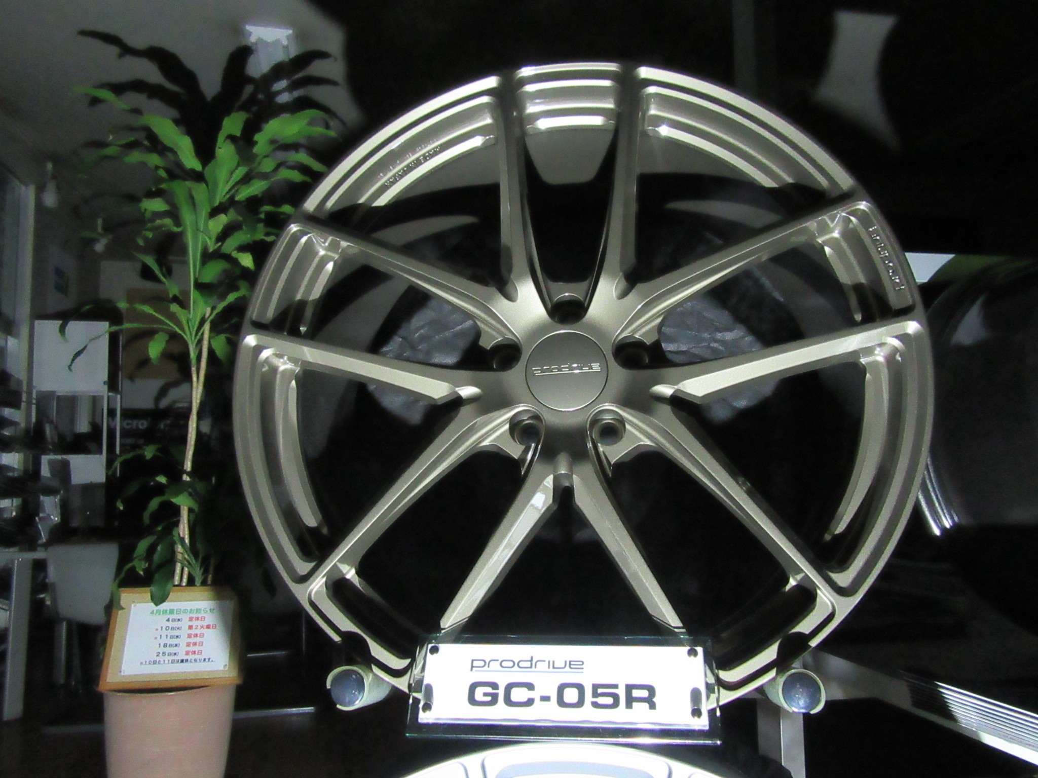 Prodrive Gc 05r プロドライブ ジーシー05アール 4月日まで絶賛展示中です 店長アサコのブログ コクピット 55 車のカスタマイズにかかわるスタッフより