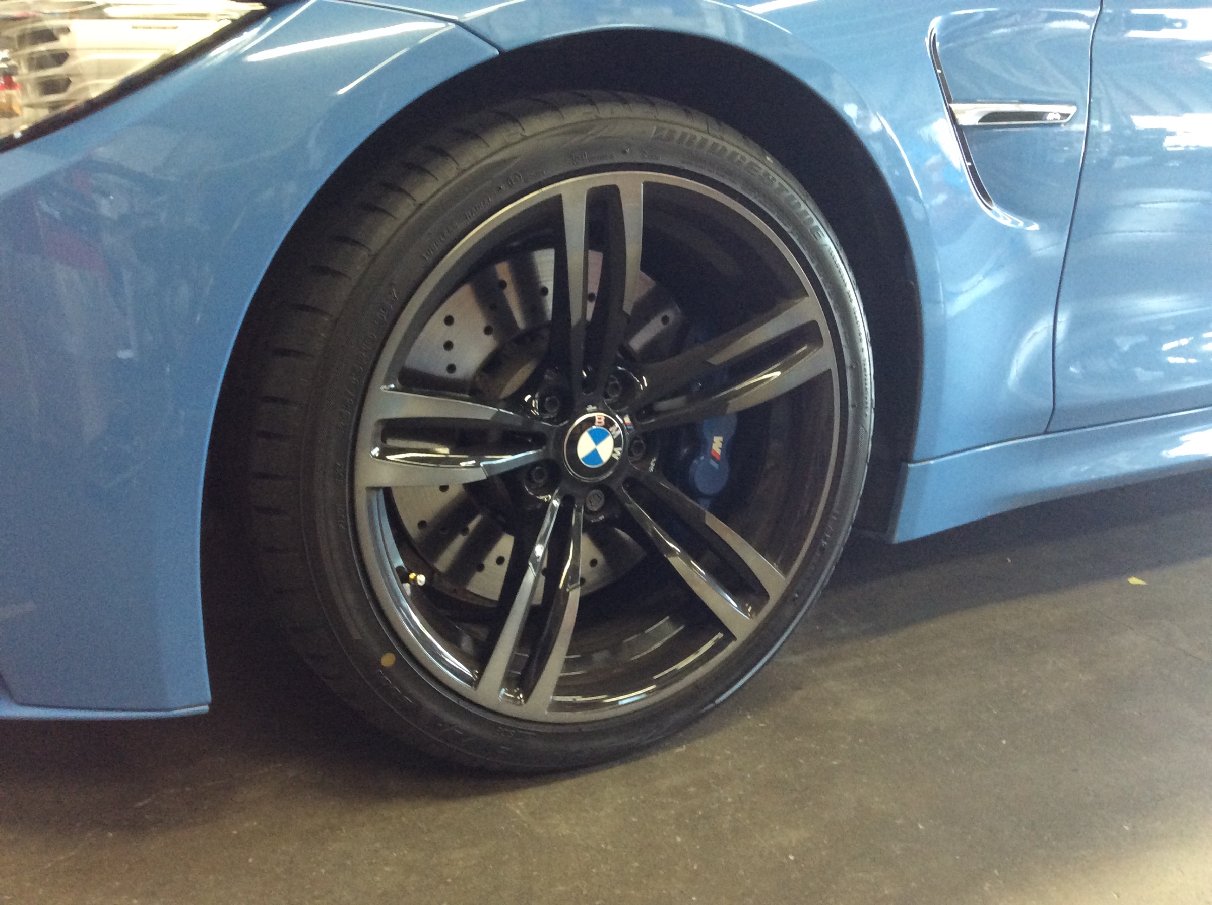 アロイゲーター Bmw M4 スタッフ日記 コクピット モリオカ 車のカスタマイズにかかわるスタッフより