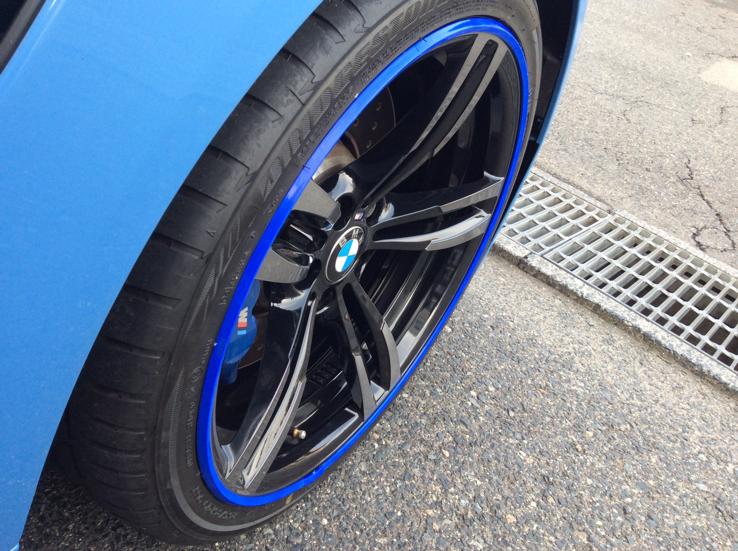 アロイゲーター Bmw M4 スタッフ日記 コクピット モリオカ 車のカスタマイズにかかわるスタッフより
