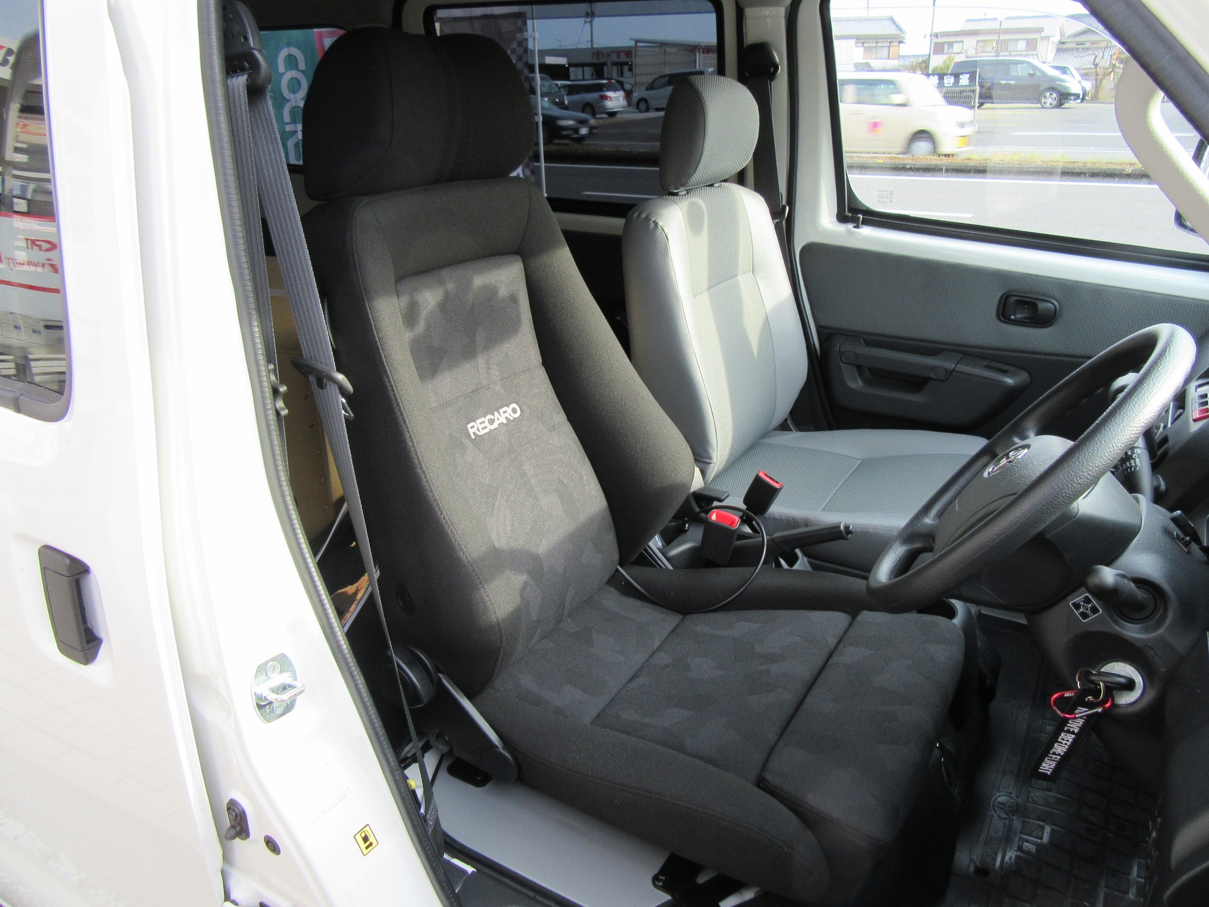 無いって言ったのに 店長アサコのブログ コクピット 55 車のカスタマイズにかかわるスタッフより