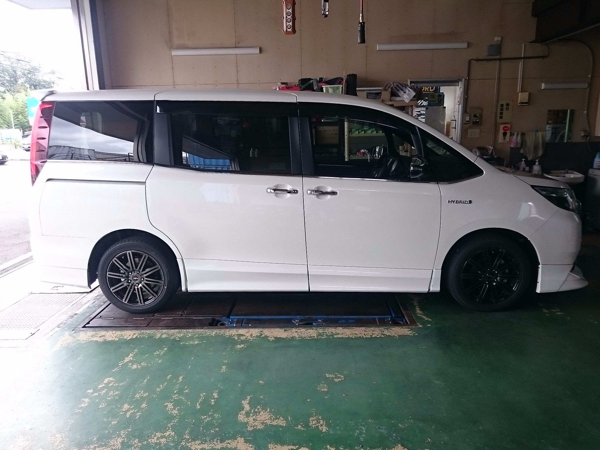 エスクァイアに車高調取付 トヨタ エスクァイア 足まわり サスペンション ブレーキ 足まわり サスペンション ブレーキ サスペンションパーツ関連取付 よ ひんのさぎょうにっき スタイルコクピット 桑名 お店の得意技紹介