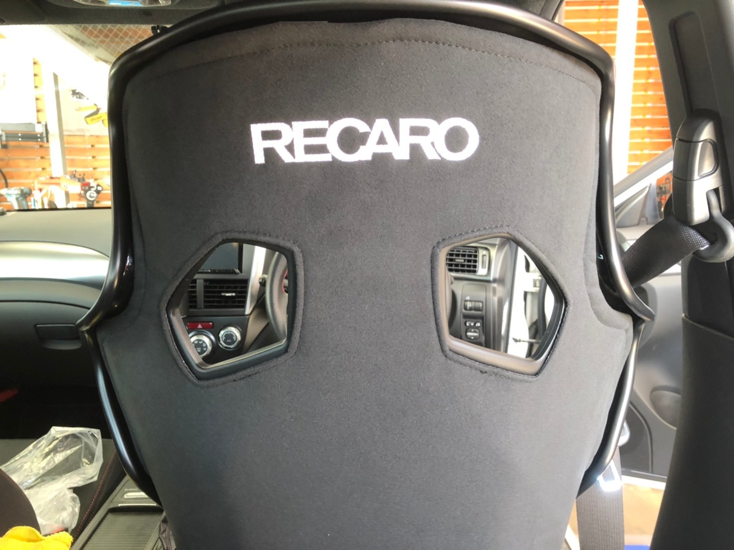 RECARO PRO RACER RMS バックレストカバー 取付 | スバル インプレッサWRX STI インテリア インテリア > シート/内装の張替え  | スタッフ 日記 | コクピット 荒井 | 車のカスタマイズにかかわるスタッフより