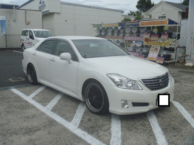 ロイヤル アスリートへ変更 トヨタ クラウン Hid Led その他電装系 Hid Led その他電装系 Led取付 アフターパーツ取り付け事例 コクピット 麻生 お店の得意技紹介