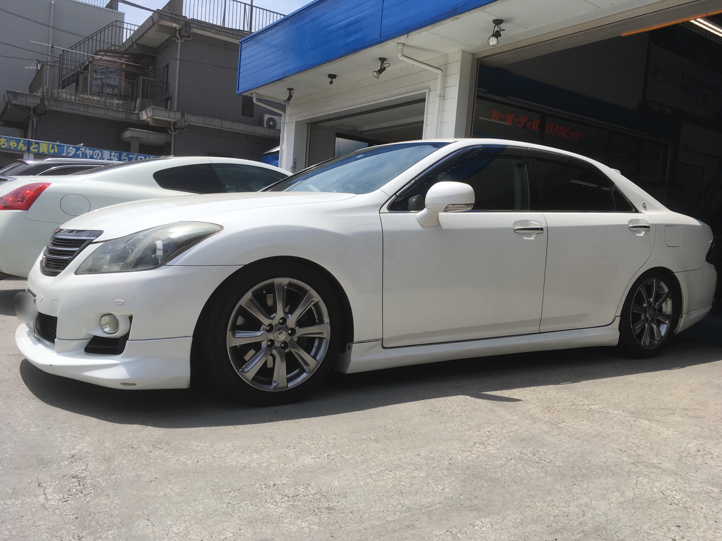 0クラウンに車高調取り付け カスタマイズ日記 コクピット 相模原 車のカスタマイズにかかわるスタッフより