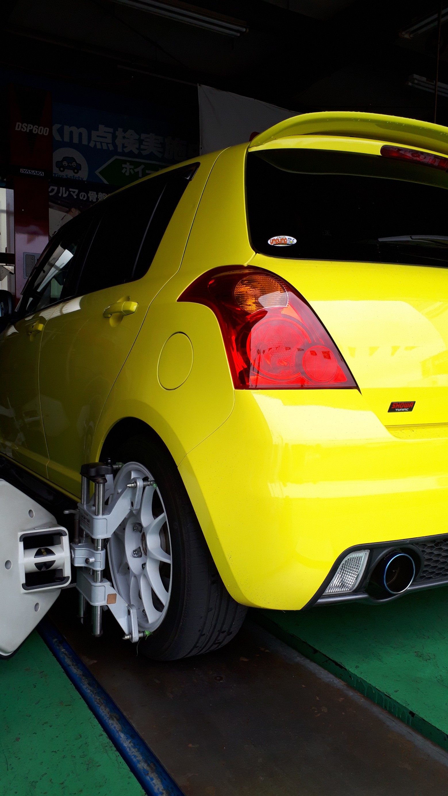 スイフトスポーツZC31S × ショーワチューニングサスペンション
