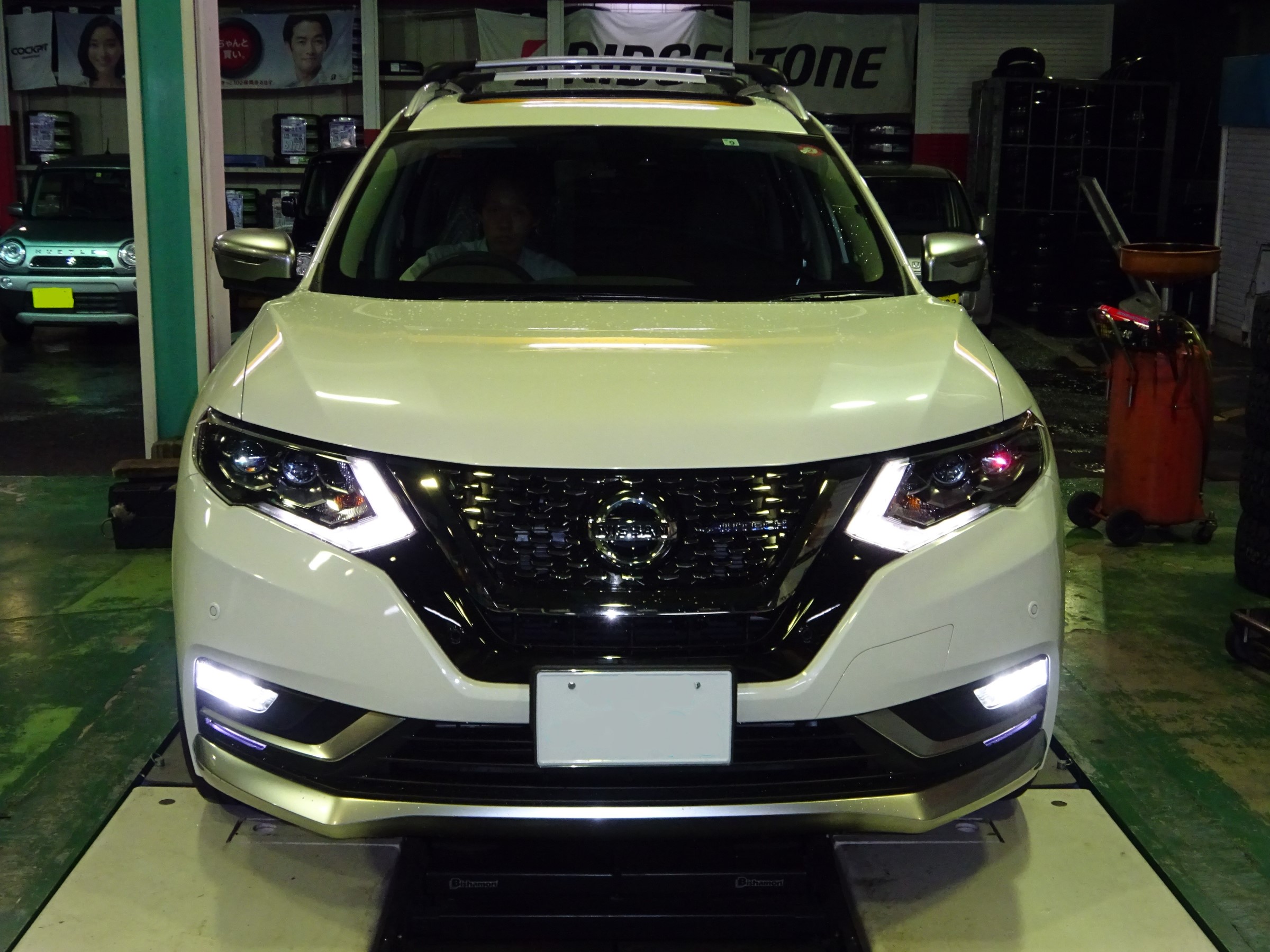 欧州車の様にデイライト仕様に 日産 エクストレイル Hid Led その他電装系 Hid Led その他電装系 電装系関連パーツ取付 Staff日記 コクピット さつま貝塚 車のカスタマイズにかかわるスタッフより