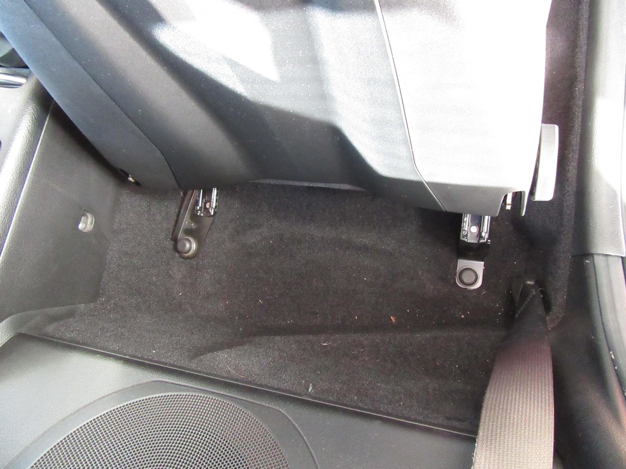 フェアレディz Z33 にお手軽補強パーツを取り付け そのうえ4点式シートベルトもお手軽なんです 日産 フェアレディz 店長アサコのブログ コクピット 55 車のカスタマイズにかかわるスタッフより