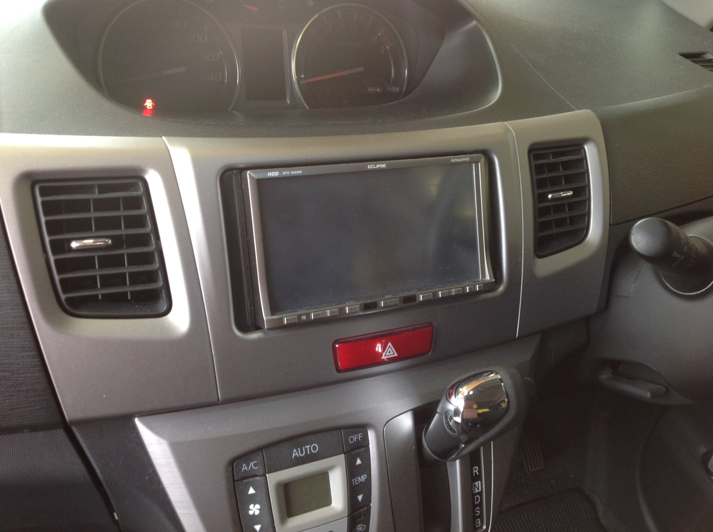 ダイハツ ムーヴカスタムさん ナビ交換です ダイハツ ムーヴ Av カーナビ ドライブレコーダー Etc Av カーナビ ドライブレコーダー Etc ナビゲーション取付 スタッフ日記 コクピット きねいわ 車のカスタマイズにかかわるスタッフより