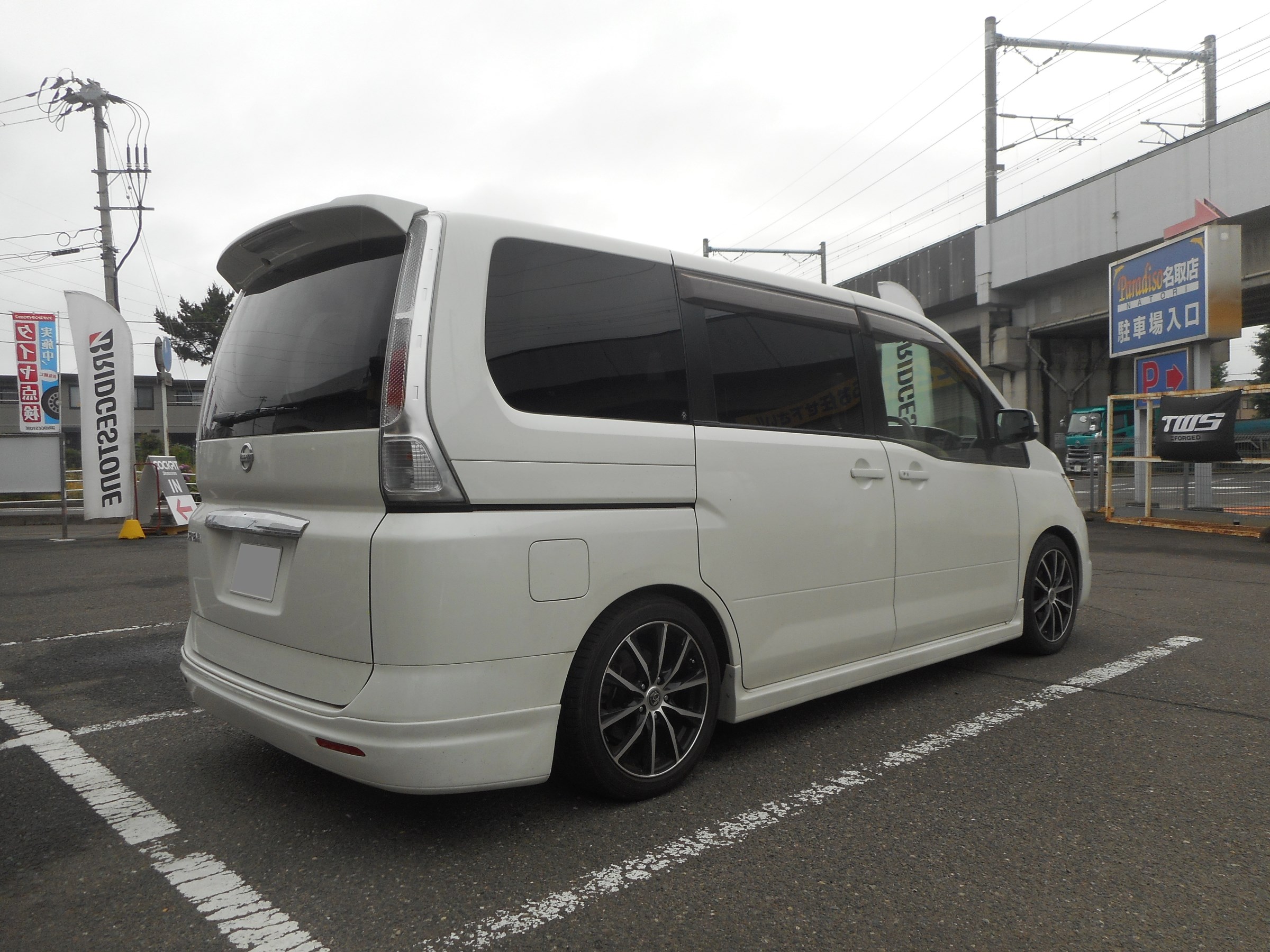 セレナ C25 車高調取付 日産 セレナ 足まわり サスペンション ブレーキ カスタマイズ別ショーケース コクピット 名取 お店の取付加工事例紹介