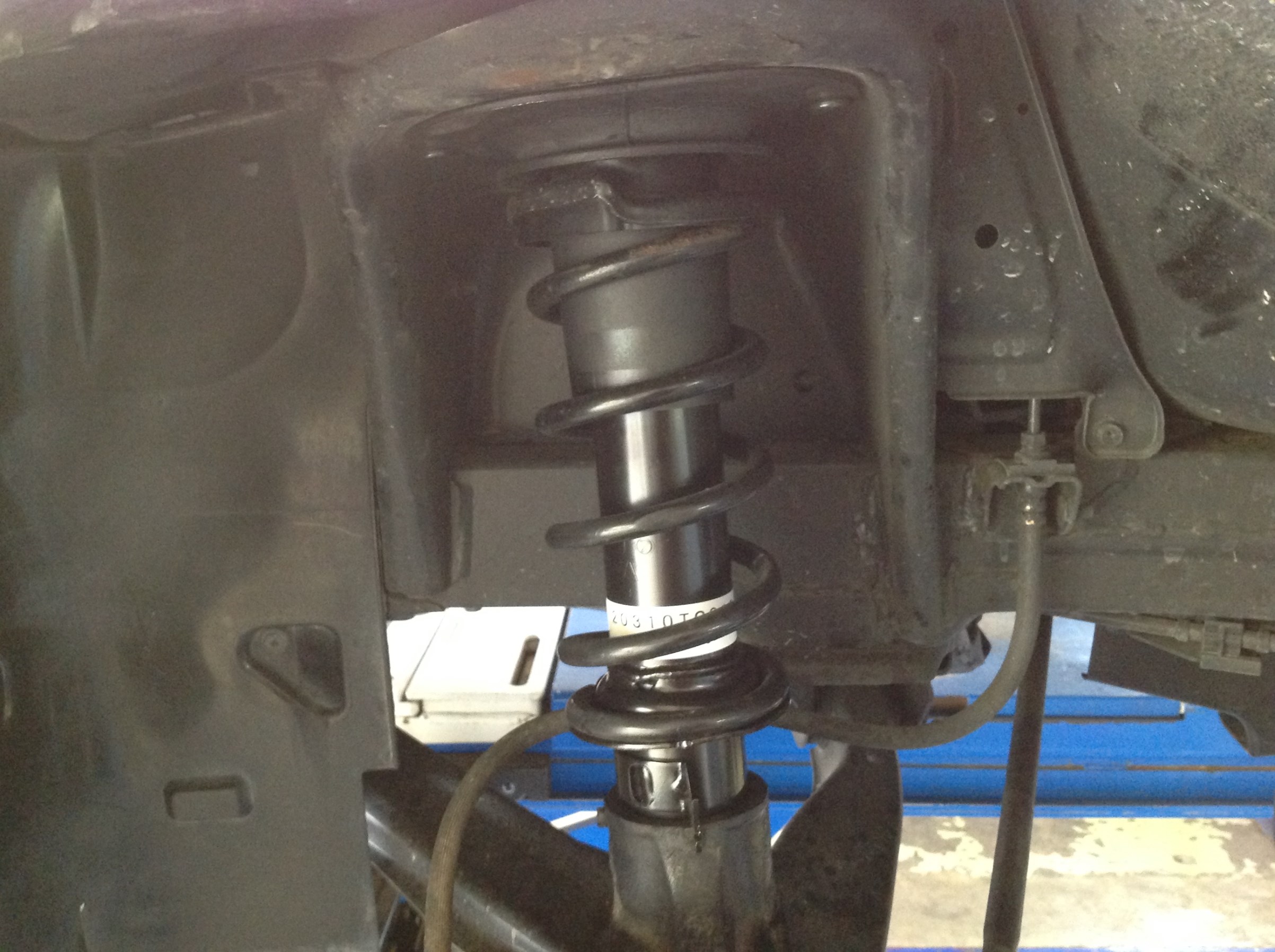 スバル サンバートラックさん、足回りリフレッシュです♪ | スバル