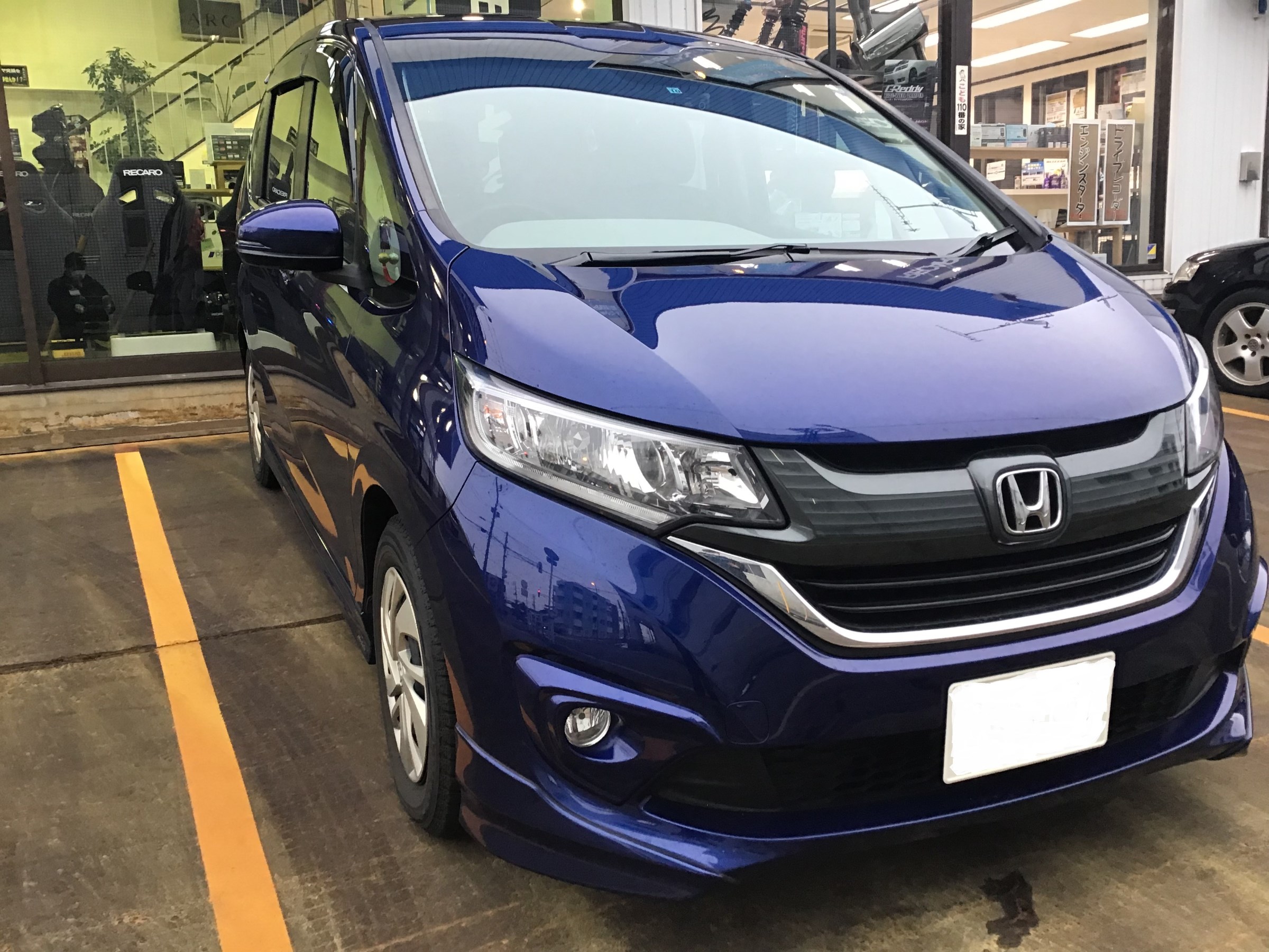 フリードに２カメラ ドラレコ取付 スタッフ日記 コクピットロフト 長岡川崎店 車のカスタマイズにかかわるスタッフより