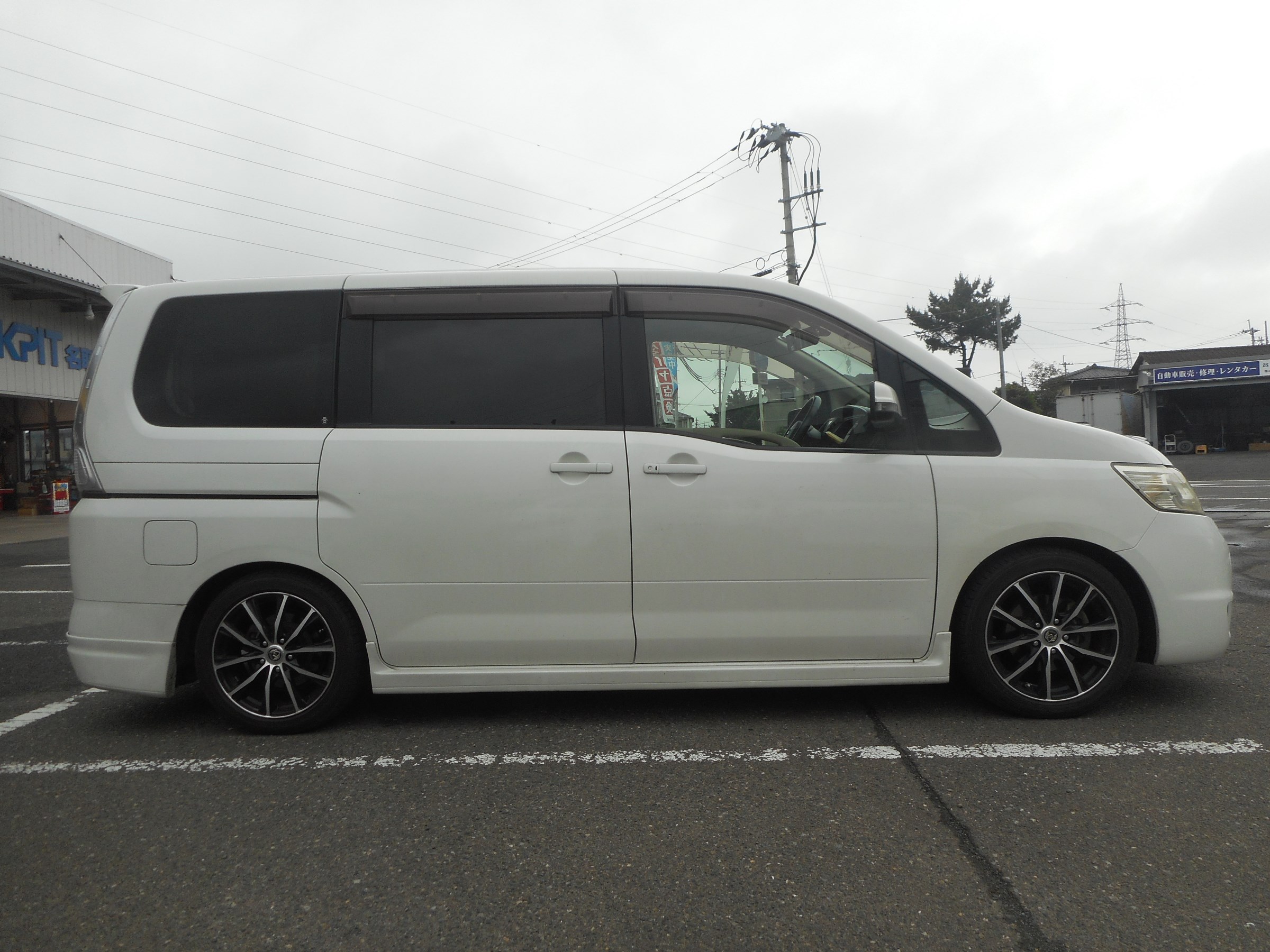 セレナ C25 車高調取付 日産 セレナ 足まわり サスペンション ブレーキ カスタマイズ別ショーケース コクピット 名取 お店の取付加工事例紹介