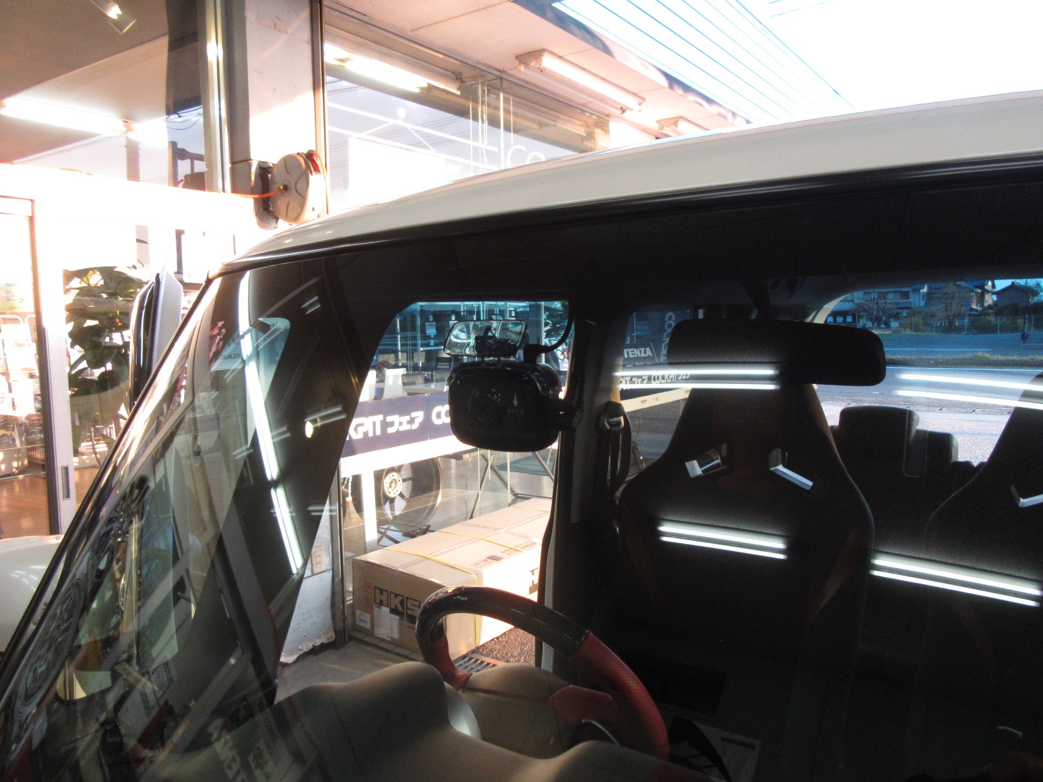 大人気のドライブレコーダー Brex ブレックス c510 c5 を N Boxカスタムに前後で取り付け ホンダ N Boxカスタム 店長アサコのブログ コクピット 55 車のカスタマイズにかかわるスタッフより