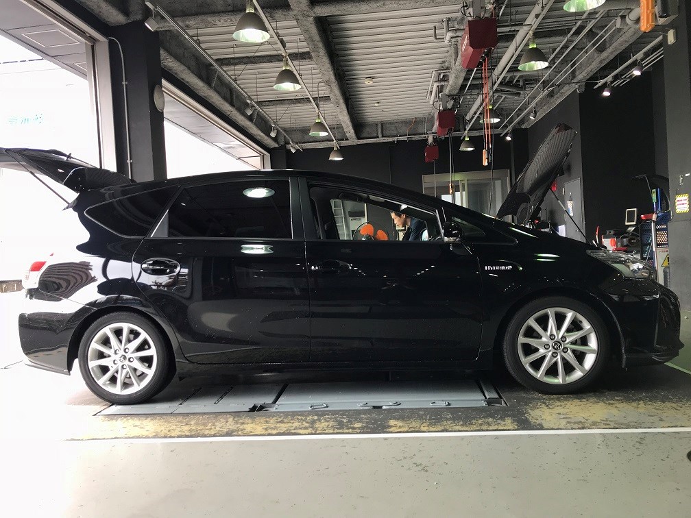 トヨタ プリウスα 【 テイン フレックスZ 】お取り付け♪♪ 車