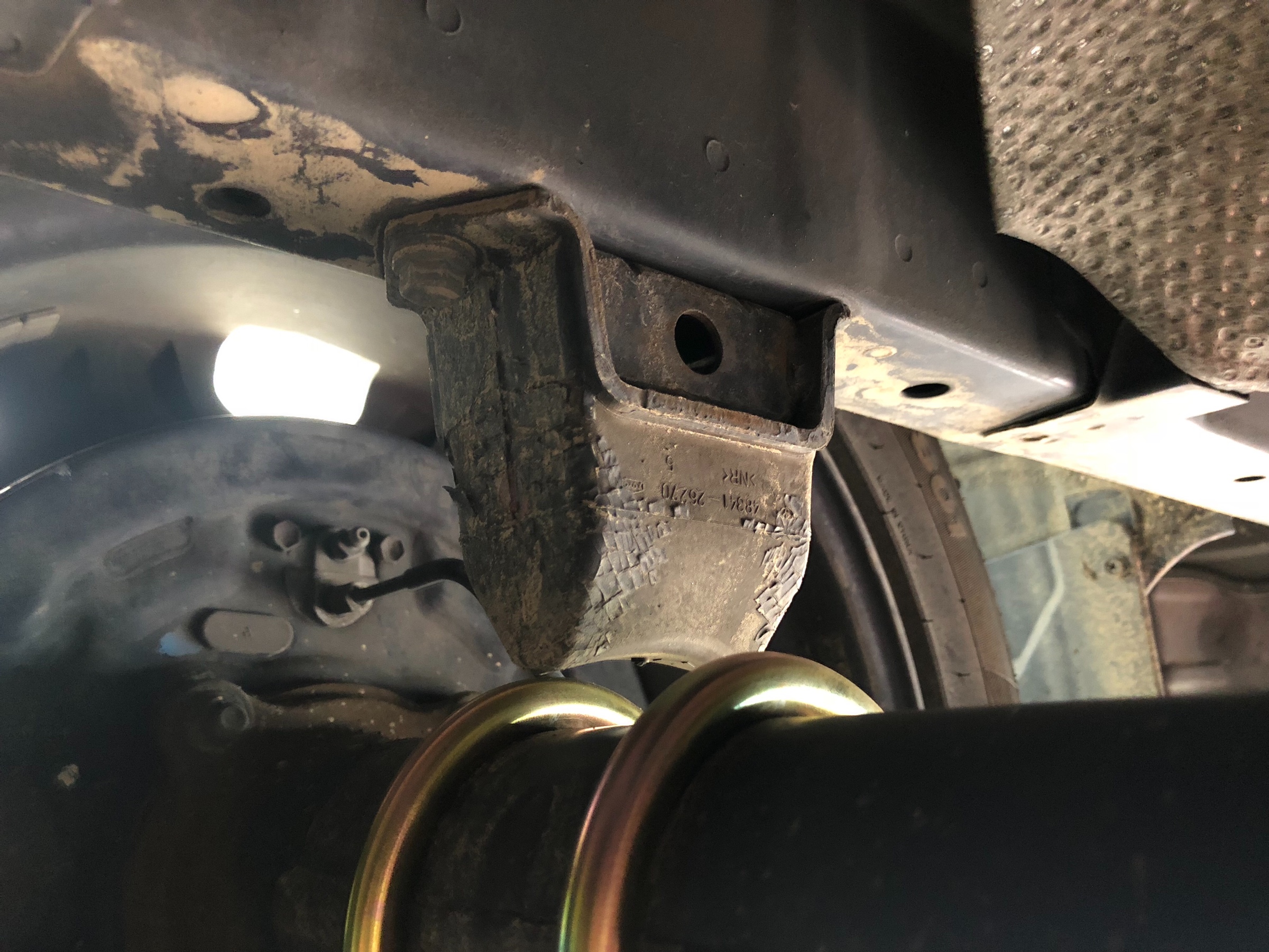 乗り心地改善 0系ハイエース Kyb リムコーポレーションの組み合わせ トヨタ ハイエース 足まわり サスペンション ブレーキ アライメント調整 スタッフ 日記 コクピット 荒井 車のカスタマイズにかかわるスタッフより