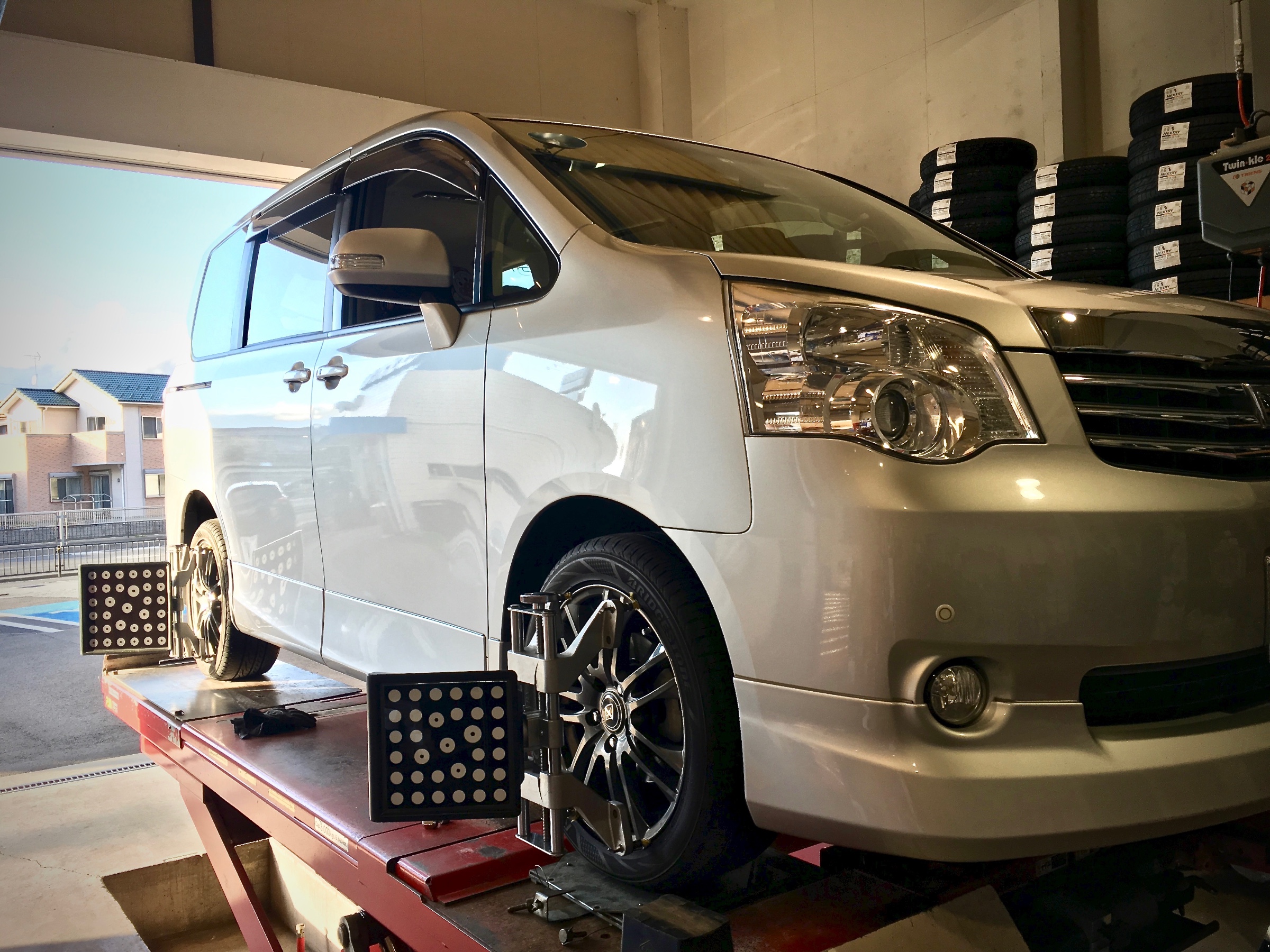 アライメントですが 今回はフロントキャンバー左右差を揃えたケースです トヨタ ノア アライメント調整 メモらんだむ コクピット 福島 車のカスタマイズにかかわるスタッフより