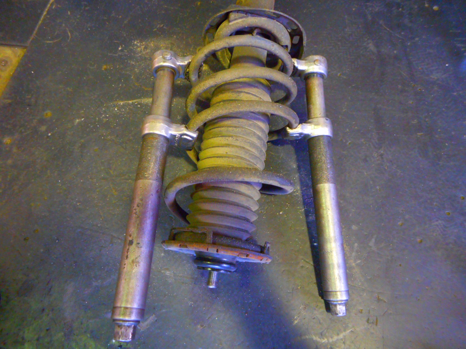 ヴェゼルをリフトアップ ホンダ ヴェゼル 足まわり サスペンション ブレーキ 足まわり サスペンション ブレーキ サスペンションパーツ関連取付 Pit作業レポート Cockpit Age3 コクピットエイジ 車のカスタマイズにかかわるスタッフより