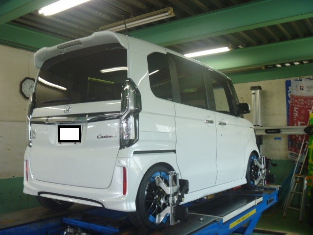 準備したbbsの装着準備でございます ホンダ N Boxカスタム ホイール ホイール 軽量ホイール アフターパーツ取り付け事例 コクピット 麻生 お店の得意技紹介