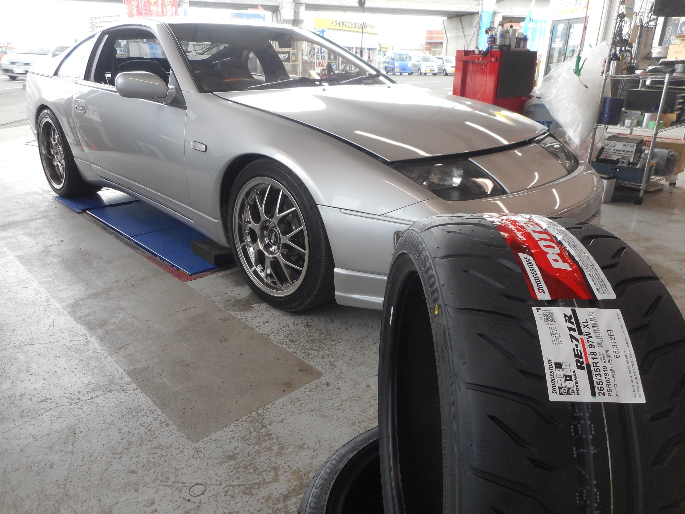 Z32 タイヤ＆ホイール装着 | カスタマイズ別ショーケース | コクピット