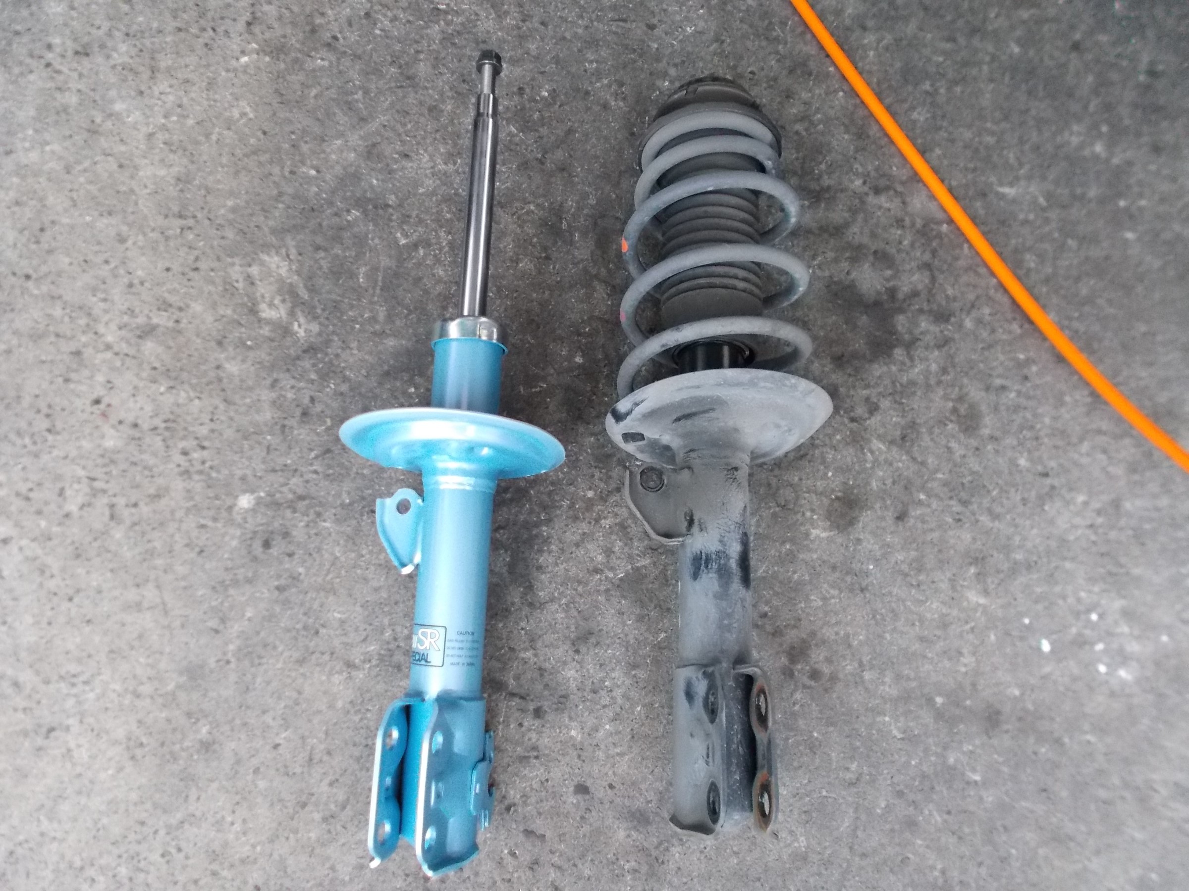 ヴィッツ RS KYB（カヤバ）製ショックアブソーバー装着＆アライメント