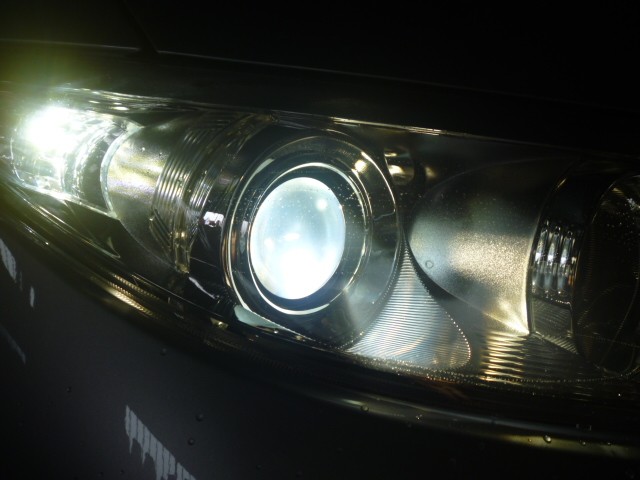 50エスティマのHID＋LED取り付け☆ | トヨタ エスティマ HID・LED（その他電装系） HID・LED（その他電装系） > 電装系関連パーツ取付  | アフターパーツ取り付け事例☆ | コクピット 麻生 | お店の得意技紹介