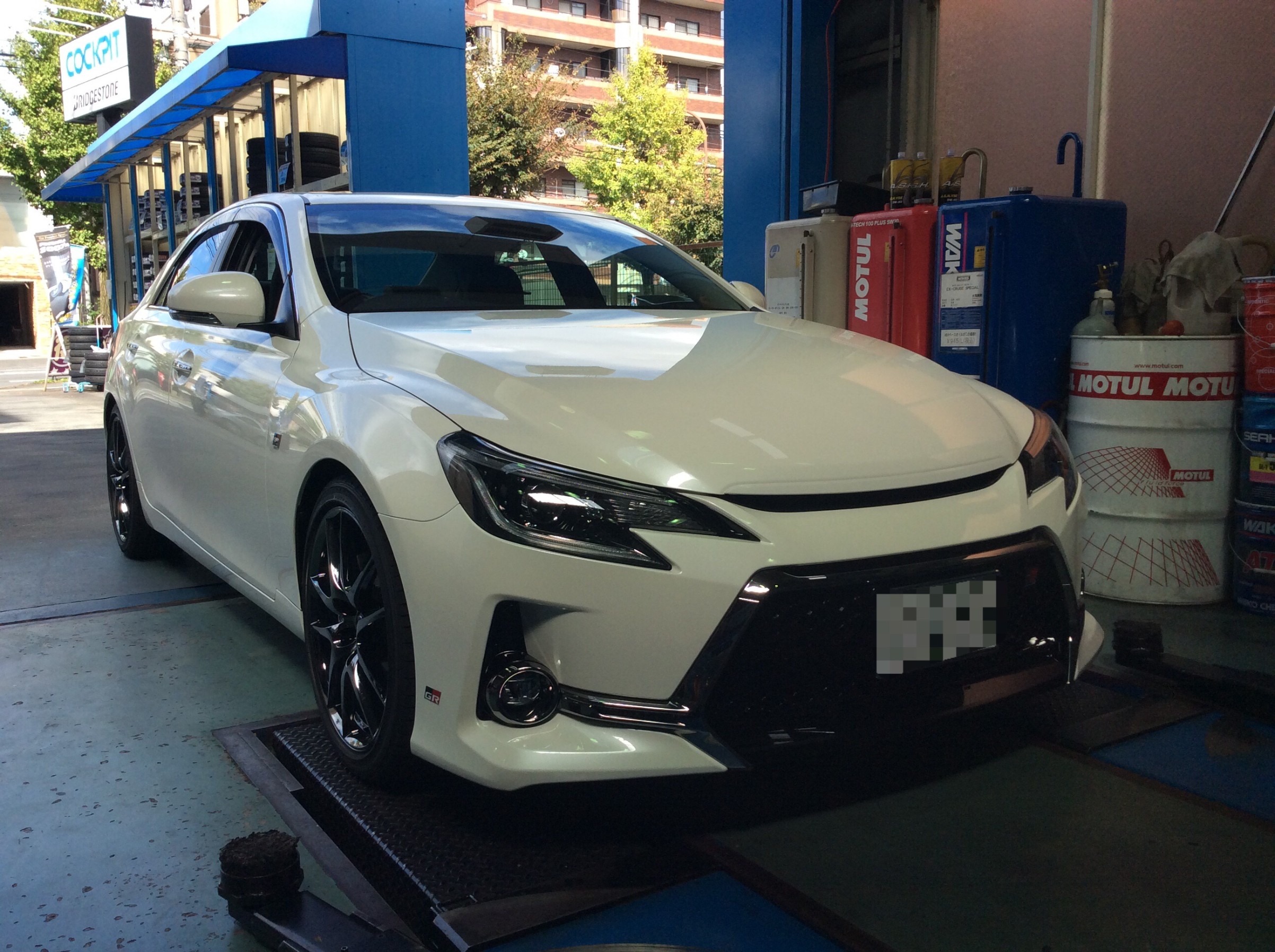 ディーラーさんから直 トヨタ マークx Hid Led その他電装系 Hid Led その他電装系 Hidシステム取付 スタッフ日記 コクピット 嵯峨野