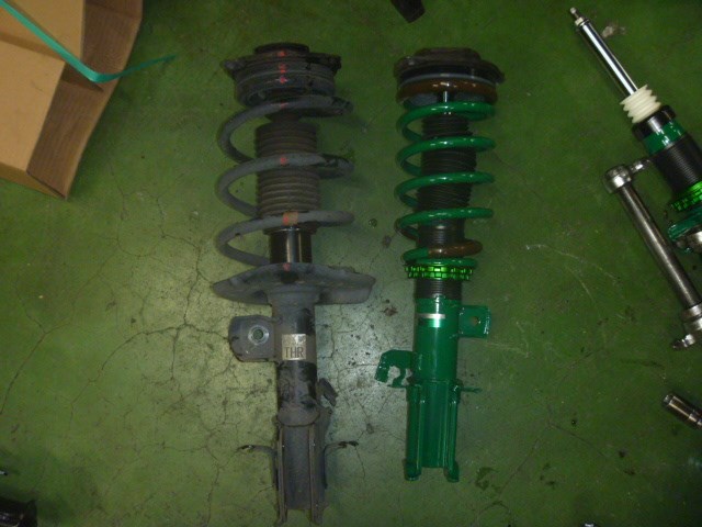 日産 リーフへ車高調取り付け 日産 リーフ 足まわり サスペンション ブレーキ 足まわり サスペンション ブレーキ サスペンションパーツ関連取付 アフターパーツ取り付け事例 コクピット 麻生 お店の得意技紹介