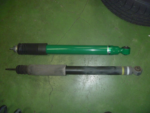 日産 リーフへ車高調取り付け 日産 リーフ 足まわり サスペンション ブレーキ 足まわり サスペンション ブレーキ サスペンションパーツ関連取付 アフターパーツ取り付け事例 コクピット 麻生 お店の得意技紹介