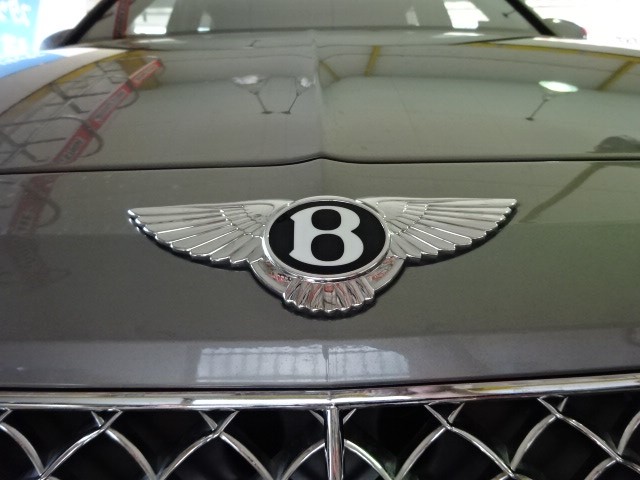 ベントレー ベンテイガ タイヤ タイヤ 窒素ガス充填 スタッフ日記 コクピット さつま岸和田