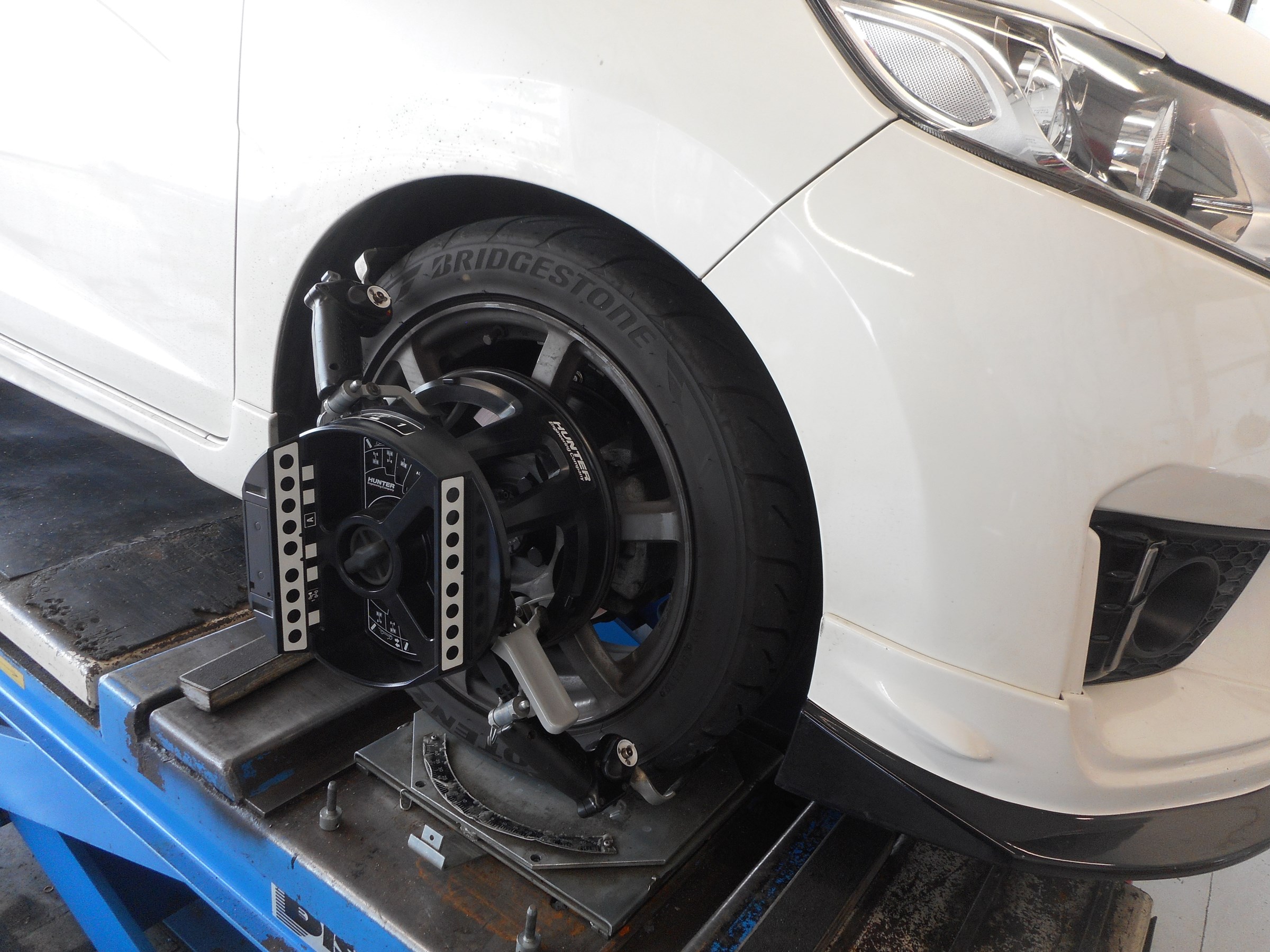 Fit Rs Gk5 車高調取り付けました ホンダ フィット カスタマイズ別ショーケース コクピット 名取 お店の取付加工事例紹介