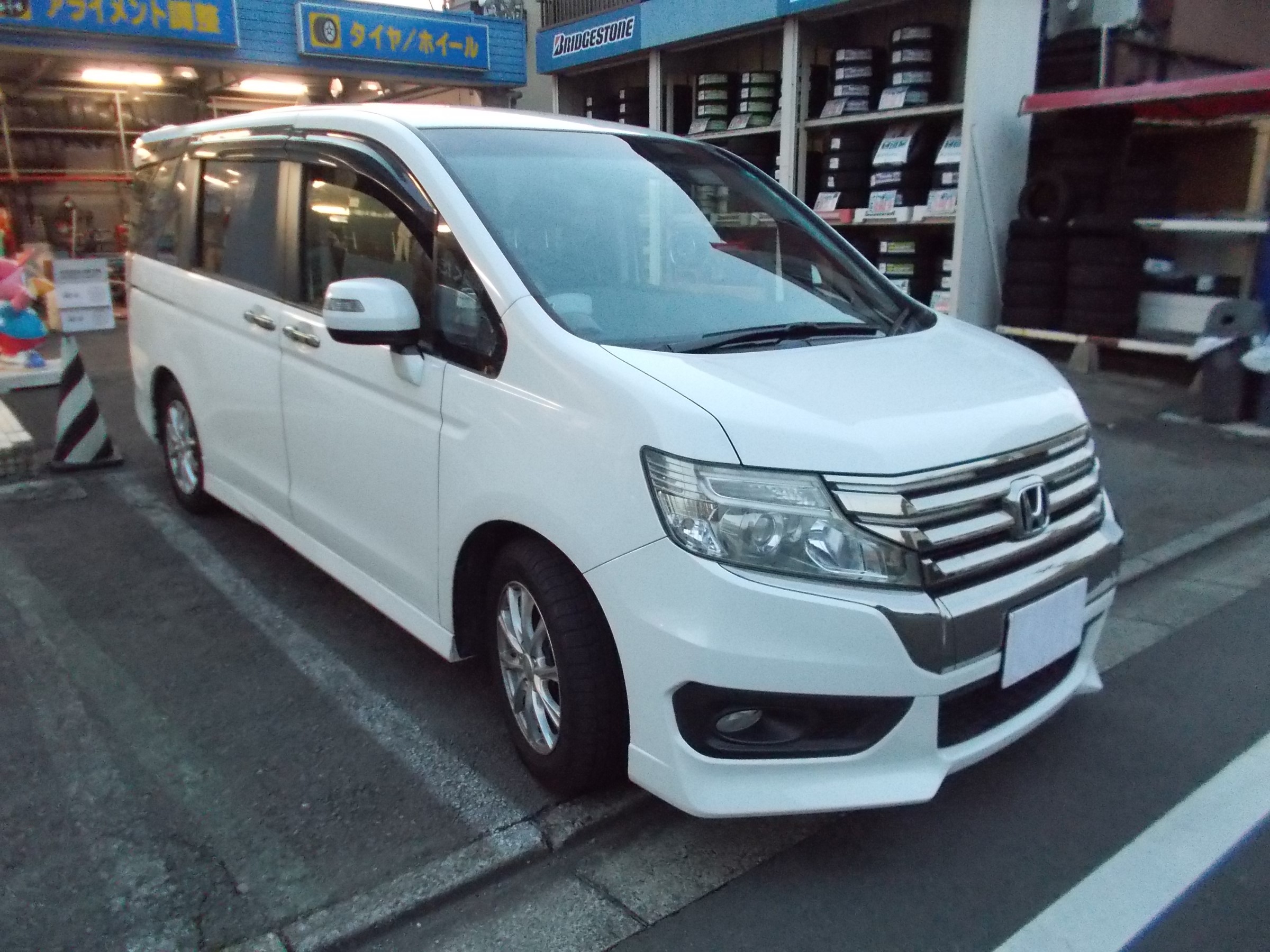 ステップワゴン リヤブレーキパッド交換。 | ホンダ ステップワゴン 足