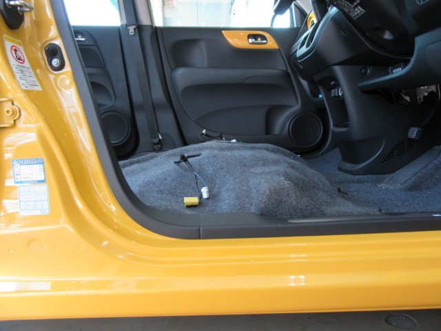 黄色いn Oneにレカロシートを装着すると 上質で快適な走りに変身 ホンダ N One 店長アサコのブログ コクピット 55 車のカスタマイズにかかわるスタッフより