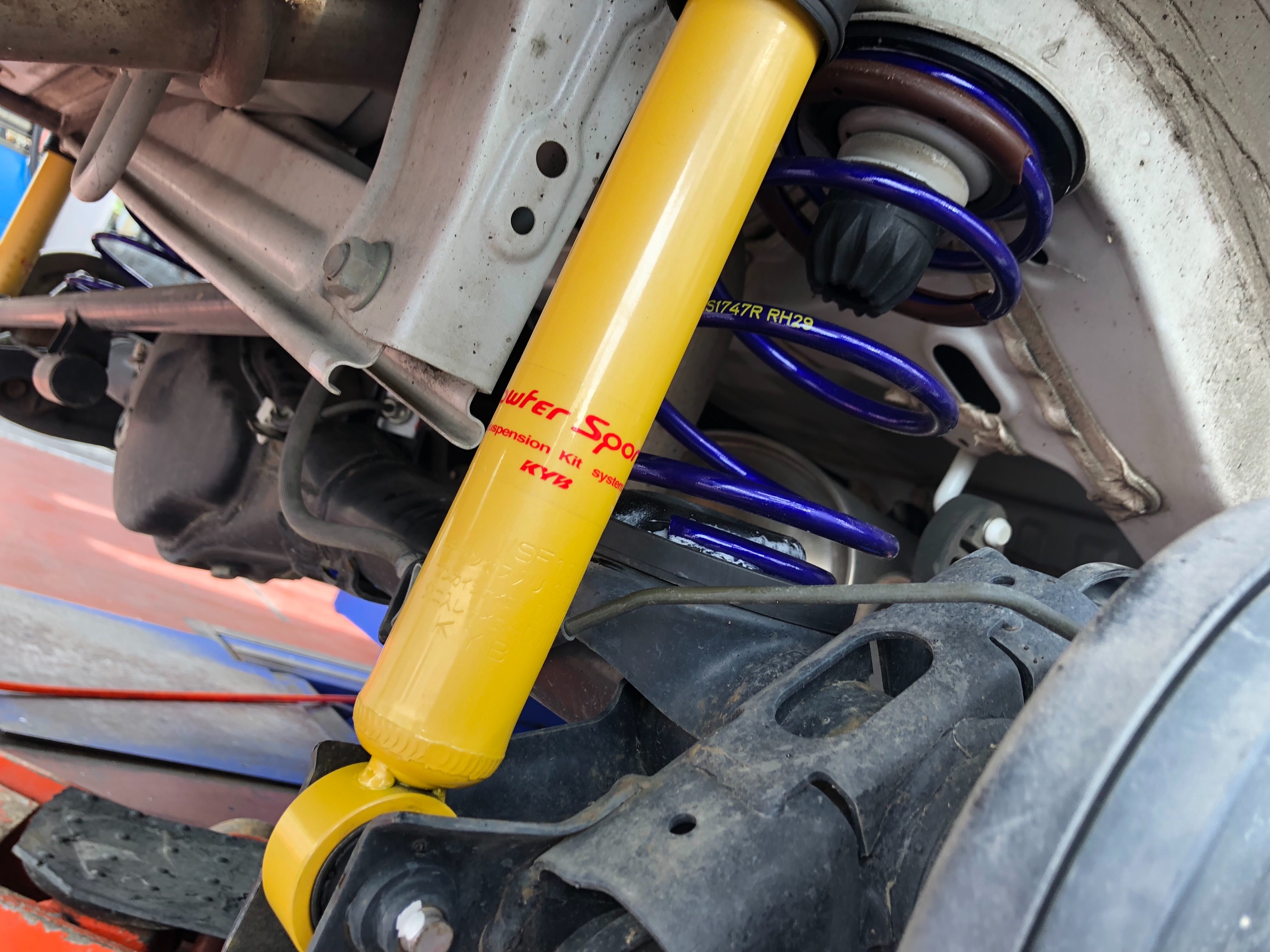 SUZUKI SOLIO BANDIT × KYB Lowfer Sports KIT でシャキッとローダウン作戦！ | スズキ ソリオバンディットHYBRID  足まわり（サスペンション・ブレーキ） 足まわり（サスペンション・ブレーキ） > サスペンションパーツ関連取付 | スタッフ 日記 | コクピット 荒井  | 車の ...