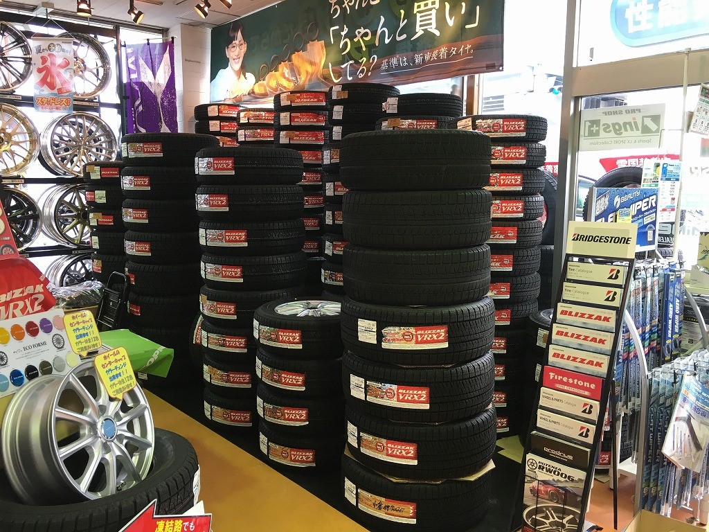 日産スカイラインセダンKV36 370GT ポテンザS007Aタイヤ交換