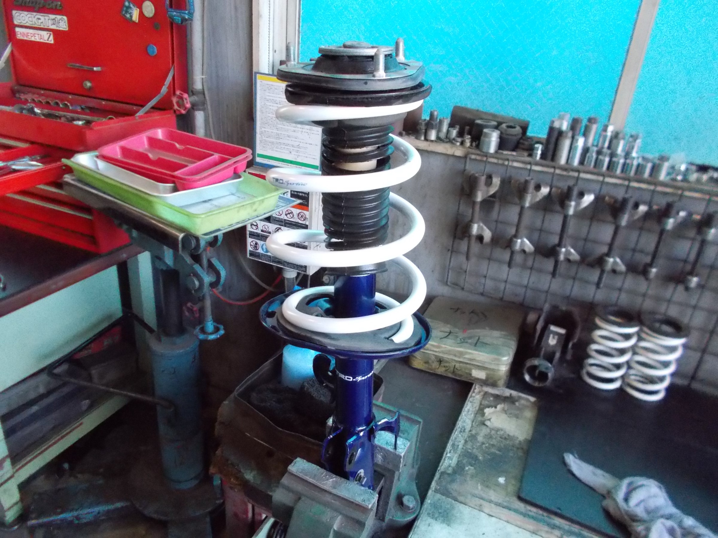 エスティマ TRD製サスペンションキット「Sportivo」装着（持込み