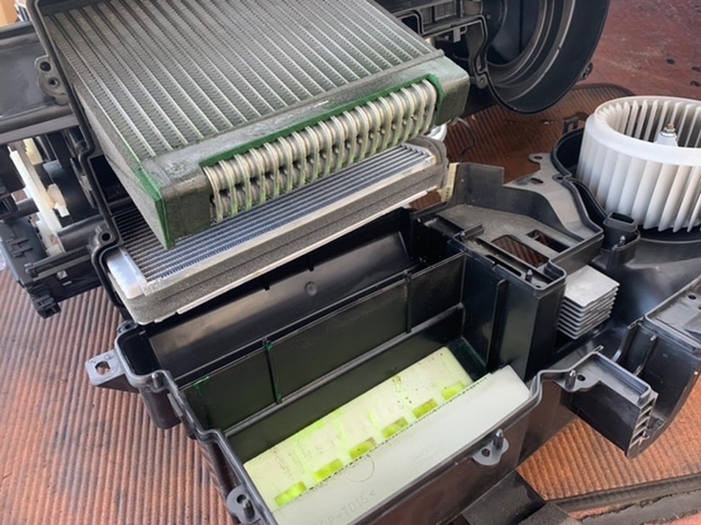 ◇SUZUKI PALETTE [MK21S] エバポレータ＆エアコンコンプレッサー交換◇ | スズキ パレットSW | スタッフ 日記 |  コクピット 荒井 | 車のカスタマイズにかかわるスタッフより