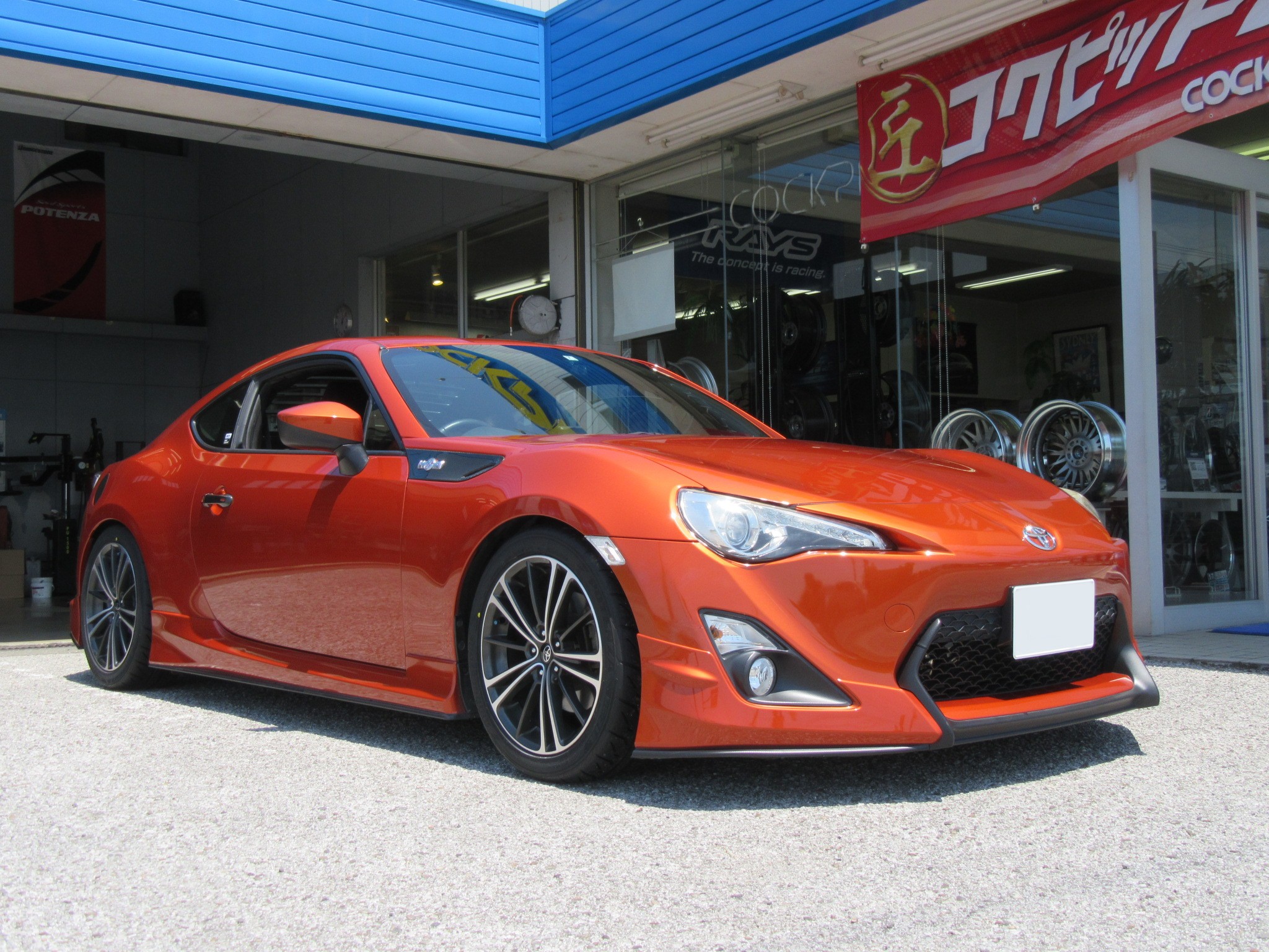 走りの86にも快適 安全装備は必要です トヨタ86にナビ バックカメラ ドライブレコーダーの取り付け トヨタ 86 店長アサコのブログ コクピット 55 車のカスタマイズにかかわるスタッフより