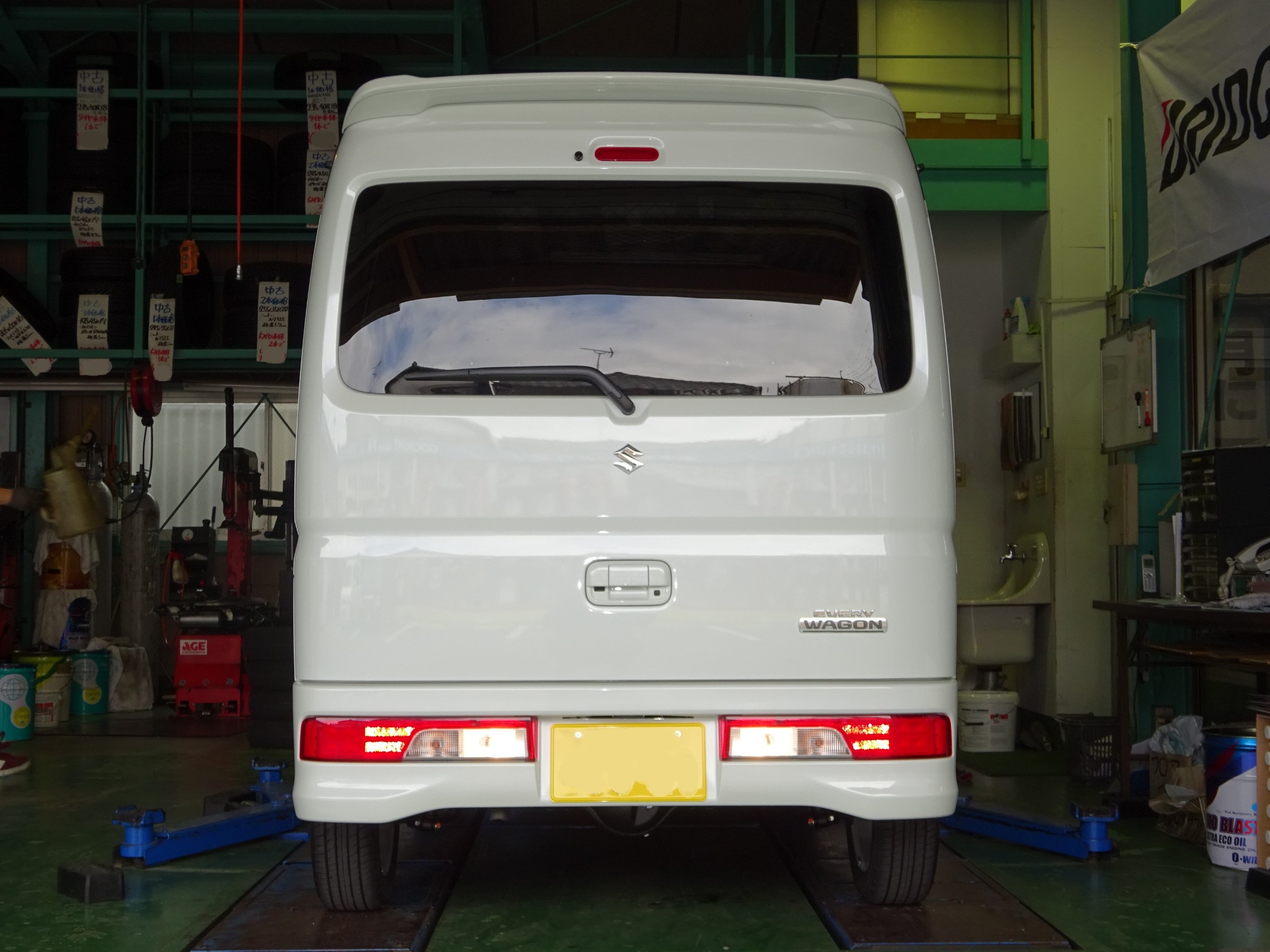 新車のエブリイを快適仕様に スズキ エブリイワゴン Hid Led その他電装系 Hid Led その他電装系 フォグ アシストランプ取付 Staff日記 コクピット さつま貝塚 車のカスタマイズにかかわるスタッフより