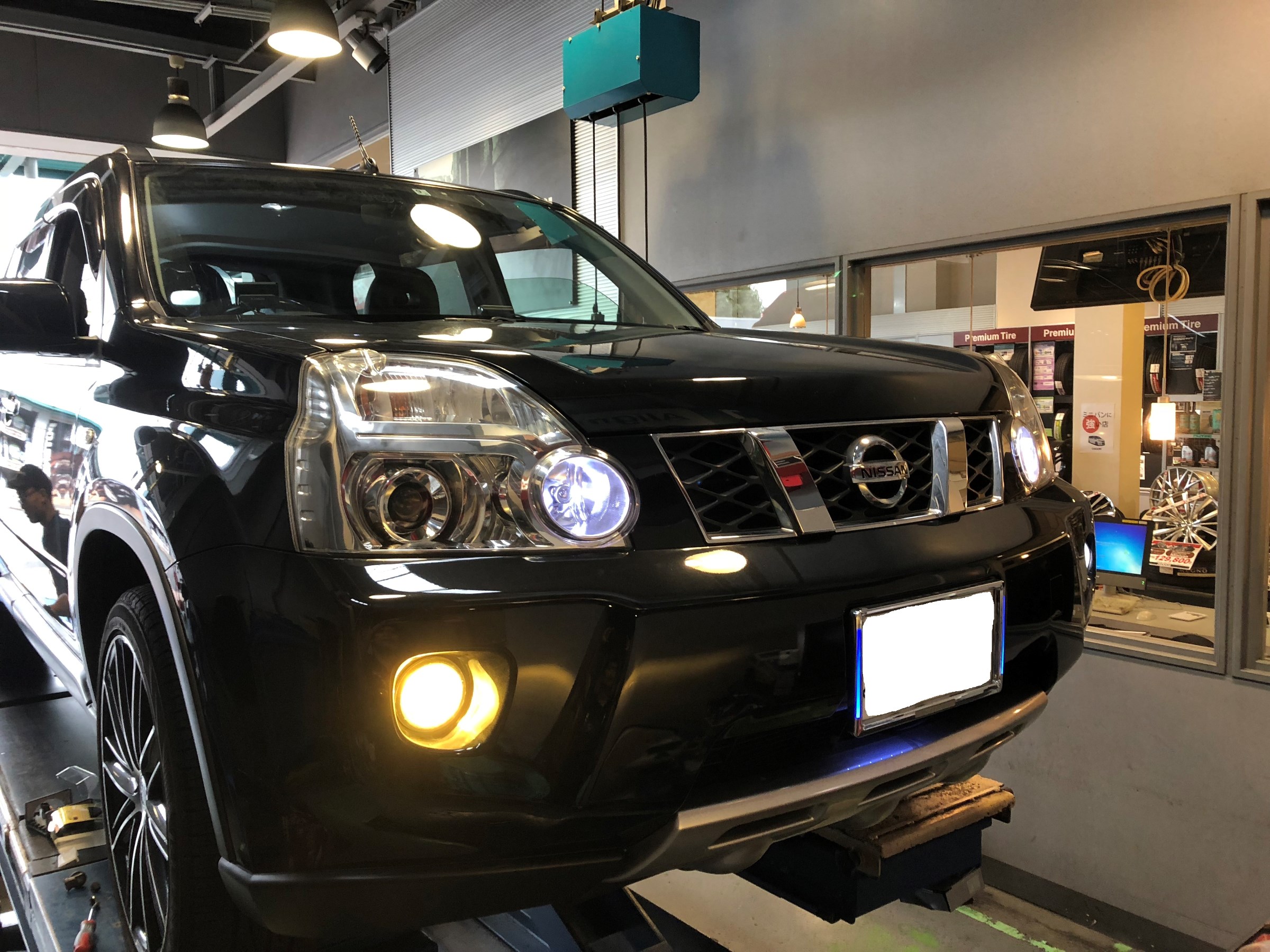X Trail フォグランプバルブ交換 スタッフ日記 コクピット21世田谷 車のカスタマイズにかかわるスタッフより