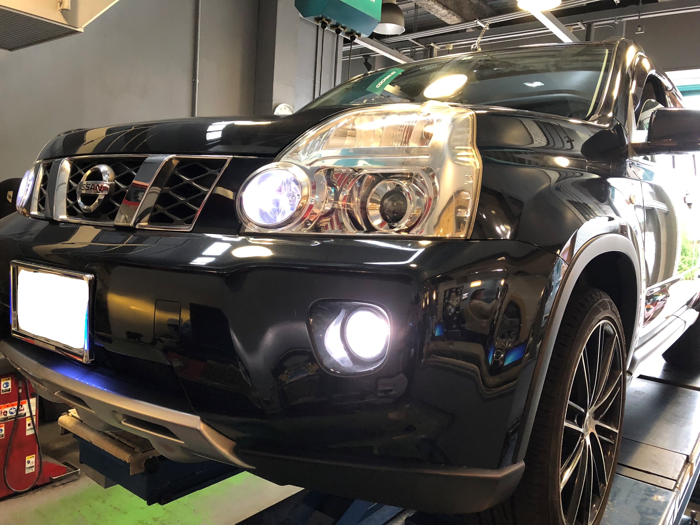 X Trail フォグランプバルブ交換 スタッフ日記 コクピット21世田谷 車のカスタマイズにかかわるスタッフより