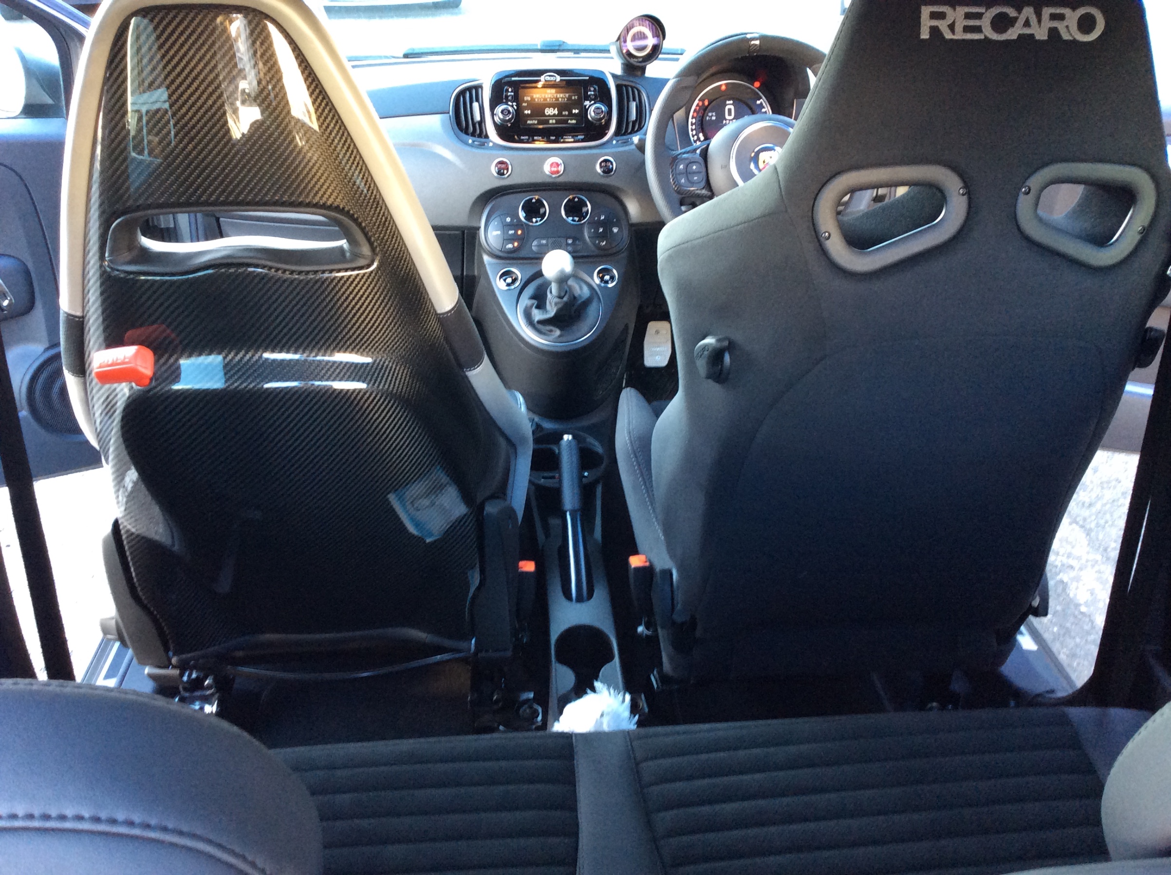 ABARTH 595 』こんなカッコイイノーマルシートなのに…… | フィアット