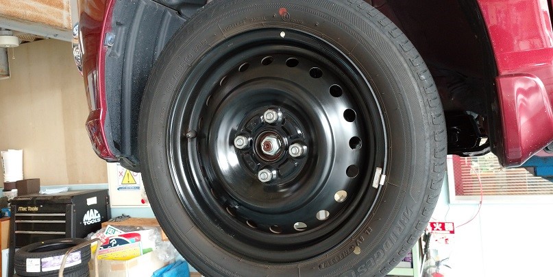 スチールホイールのサビ防止 エクステリア 防せい剤 スタッフblog コクピット 藤枝 車のカスタマイズにかかわるスタッフより