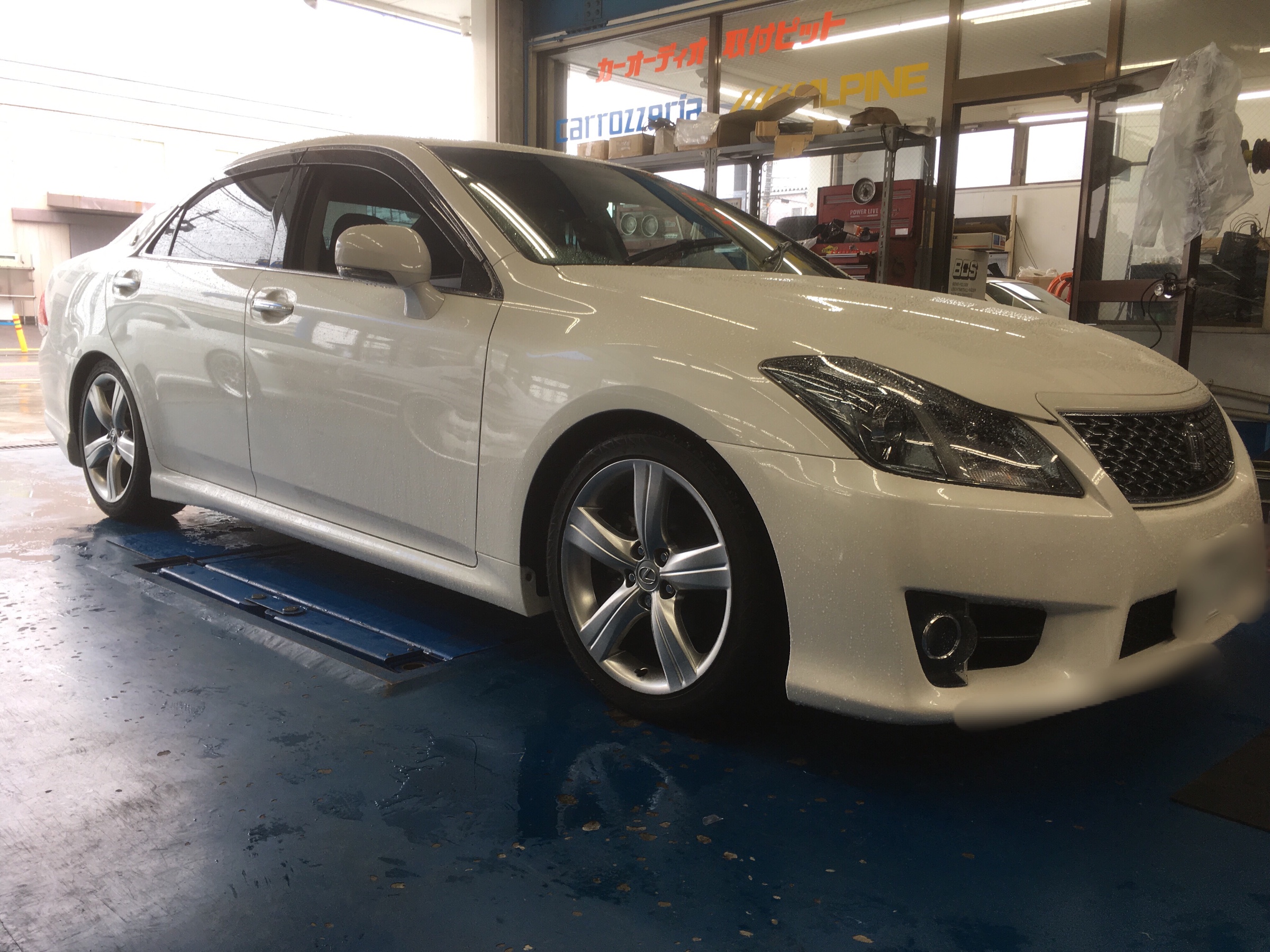 0クラウンに車高調取り付け トヨタ クラウン カスタマイズ日記 コクピット 相模原 車のカスタマイズにかかわるスタッフより